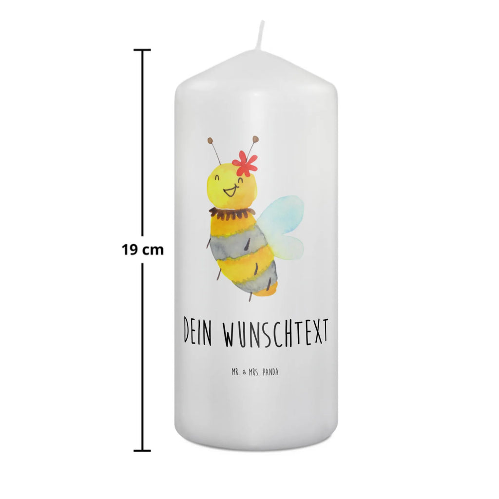 Personalisierte Kerze Biene Blume Stabkerze Mit Gravur, Holz-Kerze Mit Namen, Handgemachte Kerze Mit Wunschname, Bio-Kerze Mit Wunschname, Duftkerze Mit Namen, Sojawachskerze Mit Namensdruck, Kommunionkerze Mit Namen, Blockkerze Mit Namensdruck, Kerzen-Set Mit Namensgravur, Handgegossene Kerze Mit Namen, Outdoor-Kerze Mit Namensgravur, Tafelkerze Mit Wunschname, Fair-Trade-Kerze Mit Namensgravur, Kerze Mit Namen, Firmungskerze Mit Wunschname, Kerze Mit Spruch Und Namen, Kerze Für Hochzeit Mit Namensgravur, Gartenkerze Mit Namen, Stearinkerze Mit Gravur, Taufekerze Mit Namensgravur, Metall-Kerze Mit Namensgravur, Gastgeschenk Kerze Mit Namen, Kerze Für Geburtstag Mit Wunschname, Teelicht Mit Namensdruck, Stumpenkerze Mit Namensgravur, LED-Kerze Mit Wunschname, Kerze Mit Prägung Und Wunschname, Personalisierte Kerze, Grabkerze Mit Namensgravur, Weihnachtskerze Mit Namensgravur, Gedenkkerze Mit Namen, Tischkerze Mit Namensdruck, Glas-Kerze Mit Wunschname, Trauerkerze Mit Namen, Schwimmkerze Mit Namen, Osterkerze Mit Namen, Votivkerze Mit Wunschname, Bienenwachskerze Mit Wunschname, Andachtskerze Mit Namensgravur, Adventskerze Mit Wunschname, Streukerze Mit Namensdruck, Laternenkerze Mit Namensdruck, Biene, Wespe, Hummel