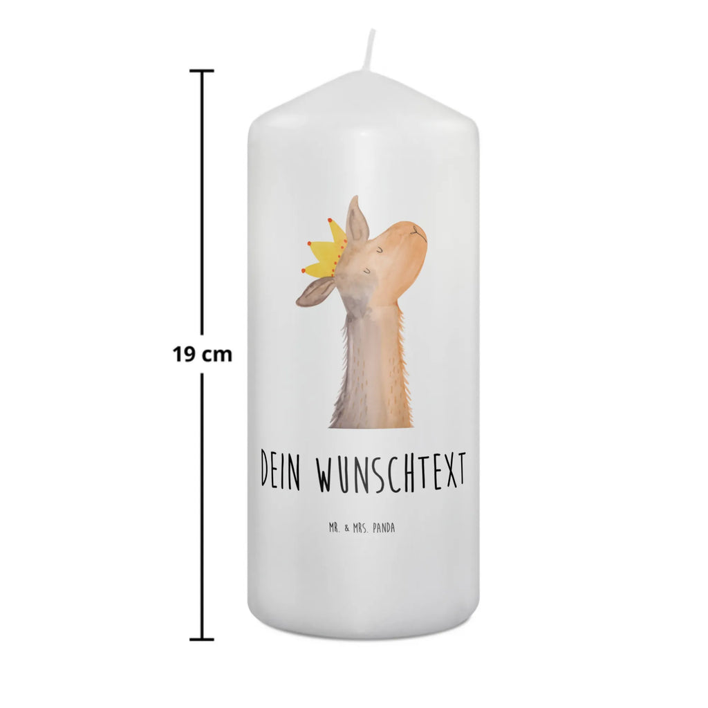 Personalised candle llama head king Taufekerze Mit Namensgravur, Blockkerze Mit Namensdruck, Kerze Mit Prägung Und Wunschname, Gastgeschenk Kerze Mit Namen, Trauerkerze Mit Namen, Teelicht Mit Namensdruck, Fair-Trade-Kerze Mit Namensgravur, Sojawachskerze Mit Namensdruck, Gartenkerze Mit Namen, Tafelkerze Mit Wunschname, Kommunionkerze Mit Namen, Streukerze Mit Namensdruck, LED-Kerze Mit Wunschname, Outdoor-Kerze Mit Namensgravur, Kerzen-Set Mit Namensgravur, Holz-Kerze Mit Namen, Metall-Kerze Mit Namensgravur, Osterkerze Mit Namen, Andachtskerze Mit Namensgravur, Bio-Kerze Mit Wunschname, Grabkerze Mit Namensgravur, Weihnachtskerze Mit Namensgravur, Bienenwachskerze Mit Wunschname, Stabkerze Mit Gravur, Personalisierte Kerze, Glas-Kerze Mit Wunschname, Handgegossene Kerze Mit Namen, Handgemachte Kerze Mit Wunschname, Kerze Mit Namen, Adventskerze Mit Wunschname, Stumpenkerze Mit Namensgravur, Schwimmkerze Mit Namen, Kerze Für Geburtstag Mit Wunschname, Duftkerze Mit Namen, Gedenkkerze Mit Namen, Kerze Mit Spruch Und Namen, Votivkerze Mit Wunschname, Tischkerze Mit Namensdruck, Stearinkerze Mit Gravur, Laternenkerze Mit Namensdruck, Kerze Für Hochzeit Mit Namensgravur, Firmungskerze Mit Wunschname, Lama, Alpaka, Abi, Kollegin, Königin, König, Lamas, Vorgesetzter, Papa, Abitur, Chef, Freundin, Mama, Büro Kollege