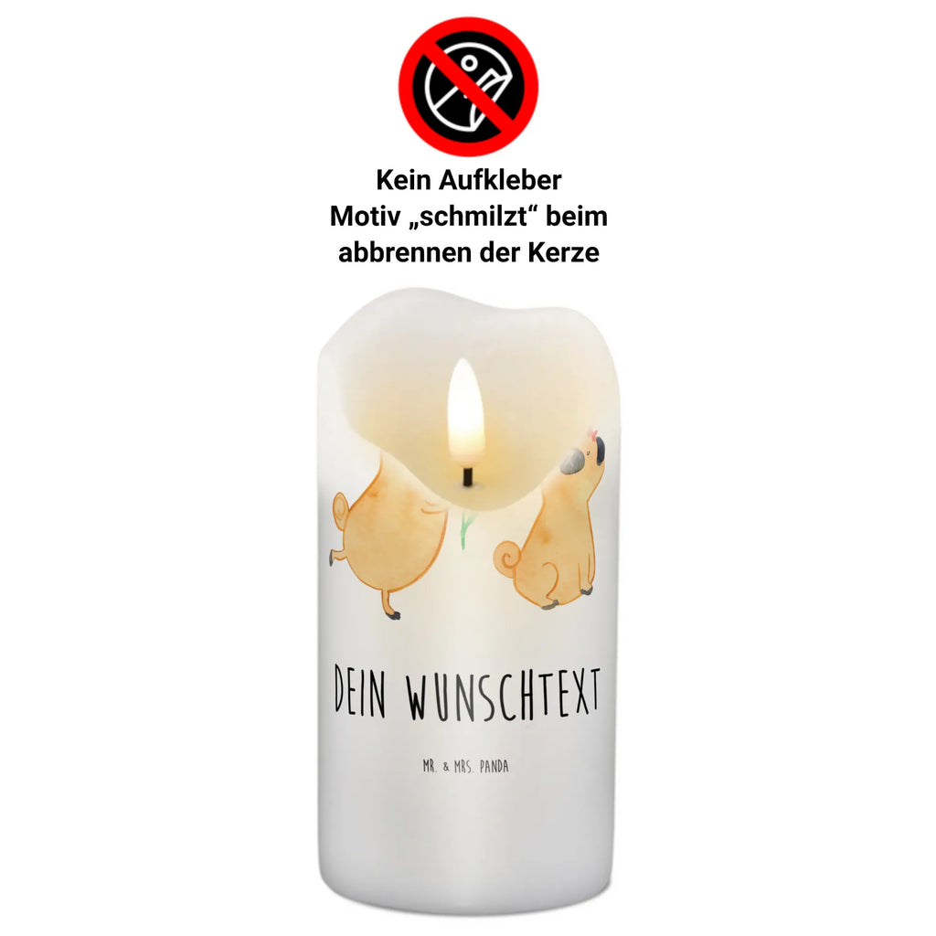 Personalisierte Kerze Mops verliebt Kerze Für Hochzeit Mit Namensgravur, Outdoor-Kerze Mit Namensgravur, Adventskerze Mit Wunschname, Kerze Mit Prägung Und Wunschname, Teelicht Mit Namensdruck, Duftkerze Mit Namen, Kerze Für Geburtstag Mit Wunschname, Tischkerze Mit Namensdruck, Grabkerze Mit Namensgravur, Bio-Kerze Mit Wunschname, Osterkerze Mit Namen, Gartenkerze Mit Namen, Laternenkerze Mit Namensdruck, Schwimmkerze Mit Namen, Votivkerze Mit Wunschname, Kerze Mit Spruch Und Namen, Gedenkkerze Mit Namen, Fair-Trade-Kerze Mit Namensgravur, Stumpenkerze Mit Namensgravur, Glas-Kerze Mit Wunschname, Handgegossene Kerze Mit Namen, Kerzen-Set Mit Namensgravur, Kerze Mit Namen, Handgemachte Kerze Mit Wunschname, Streukerze Mit Namensdruck, LED-Kerze Mit Wunschname, Andachtskerze Mit Namensgravur, Personalisierte Kerze, Bienenwachskerze Mit Wunschname, Sojawachskerze Mit Namensdruck, Weihnachtskerze Mit Namensgravur, Stearinkerze Mit Gravur, Trauerkerze Mit Namen, Taufekerze Mit Namensgravur, Tafelkerze Mit Wunschname, Metall-Kerze Mit Namensgravur, Gastgeschenk Kerze Mit Namen, Firmungskerze Mit Wunschname, Holz-Kerze Mit Namen, Kommunionkerze Mit Namen, Stabkerze Mit Gravur, Blockkerze Mit Namensdruck, Sprüche, Hund, Hunderasse, Hundebesitzer, Hundemotiv, Haustier, Tierliebhaber, Partner, Hundeliebe, Verliebt, Mops, Möpse, Liebesspruch. Verlobt, Geschenk Freund, Liebe