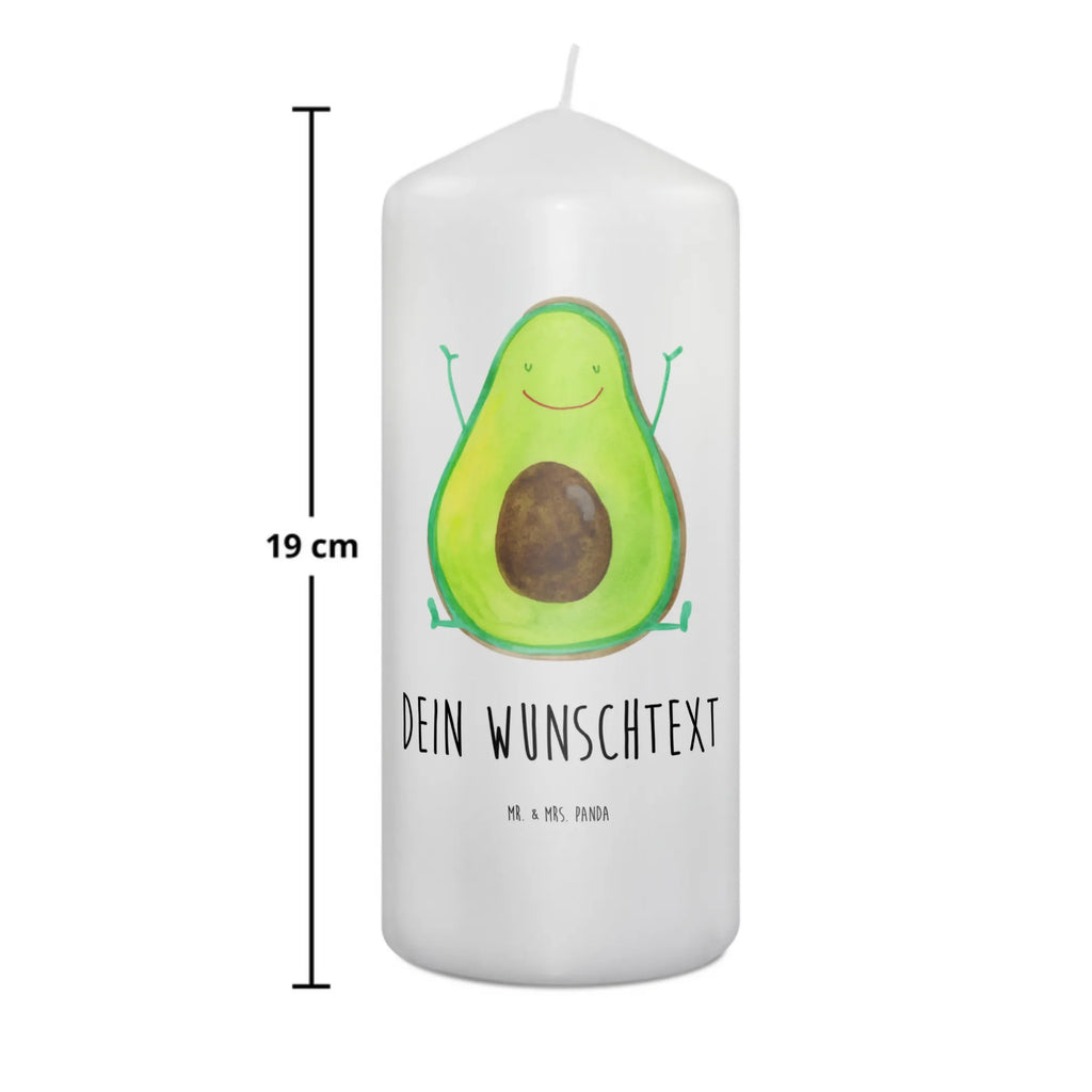 Personalisierte Kerze Avocado Happy Firmungskerze Mit Wunschname, Streukerze Mit Namensdruck, Metall-Kerze Mit Namensgravur, Outdoor-Kerze Mit Namensgravur, Personalisierte Kerze, Duftkerze Mit Namen, Teelicht Mit Namensdruck, Kerze Mit Spruch Und Namen, Laternenkerze Mit Namensdruck, Tischkerze Mit Namensdruck, Kerzen-Set Mit Namensgravur, Grabkerze Mit Namensgravur, Sojawachskerze Mit Namensdruck, Tafelkerze Mit Wunschname, Kerze Mit Prägung Und Wunschname, Stabkerze Mit Gravur, Kerze Für Geburtstag Mit Wunschname, Andachtskerze Mit Namensgravur, Schwimmkerze Mit Namen, Holz-Kerze Mit Namen, Gedenkkerze Mit Namen, Taufekerze Mit Namensgravur, Osterkerze Mit Namen, Blockkerze Mit Namensdruck, Bio-Kerze Mit Wunschname, Bienenwachskerze Mit Wunschname, LED-Kerze Mit Wunschname, Weihnachtskerze Mit Namensgravur, Kerze Für Hochzeit Mit Namensgravur, Gartenkerze Mit Namen, Trauerkerze Mit Namen, Votivkerze Mit Wunschname, Stumpenkerze Mit Namensgravur, Gastgeschenk Kerze Mit Namen, Handgemachte Kerze Mit Wunschname, Glas-Kerze Mit Wunschname, Kommunionkerze Mit Namen, Adventskerze Mit Wunschname, Stearinkerze Mit Gravur, Kerze Mit Namen, Handgegossene Kerze Mit Namen, Fair-Trade-Kerze Mit Namensgravur, Avocado, Veggie, Vegan, Gesund, Chaos