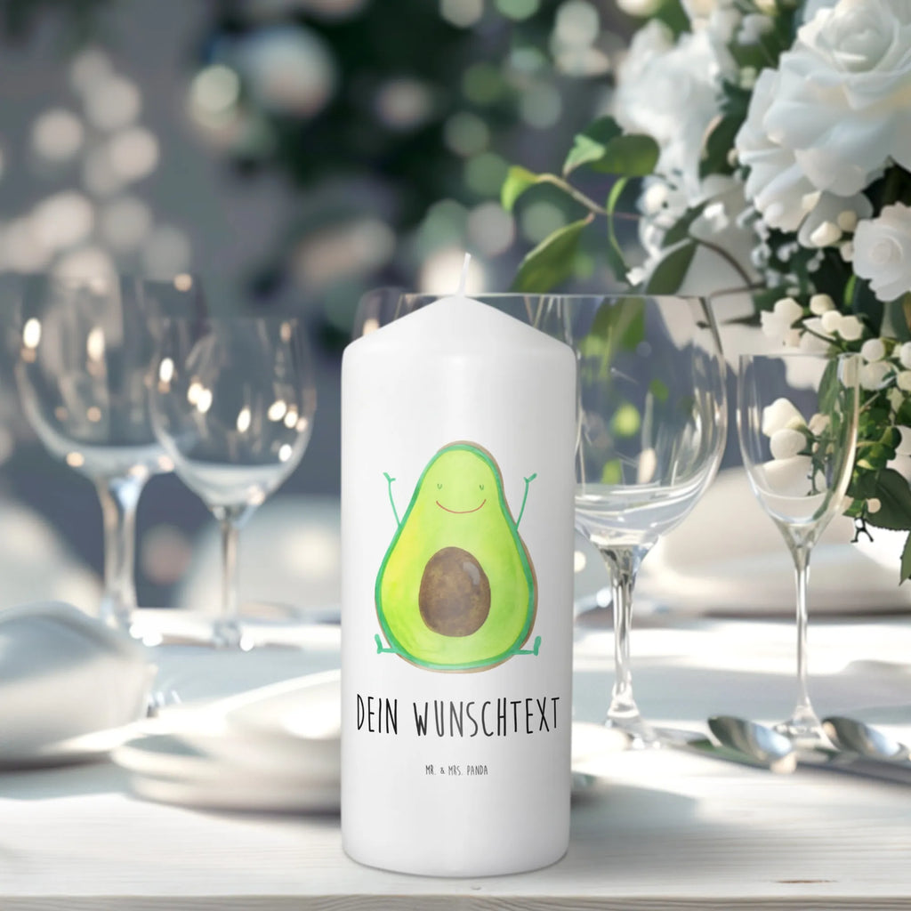 Personalisierte Kerze Avocado Happy Firmungskerze Mit Wunschname, Streukerze Mit Namensdruck, Metall-Kerze Mit Namensgravur, Outdoor-Kerze Mit Namensgravur, Personalisierte Kerze, Duftkerze Mit Namen, Teelicht Mit Namensdruck, Kerze Mit Spruch Und Namen, Laternenkerze Mit Namensdruck, Tischkerze Mit Namensdruck, Kerzen-Set Mit Namensgravur, Grabkerze Mit Namensgravur, Sojawachskerze Mit Namensdruck, Tafelkerze Mit Wunschname, Kerze Mit Prägung Und Wunschname, Stabkerze Mit Gravur, Kerze Für Geburtstag Mit Wunschname, Andachtskerze Mit Namensgravur, Schwimmkerze Mit Namen, Holz-Kerze Mit Namen, Gedenkkerze Mit Namen, Taufekerze Mit Namensgravur, Osterkerze Mit Namen, Blockkerze Mit Namensdruck, Bio-Kerze Mit Wunschname, Bienenwachskerze Mit Wunschname, LED-Kerze Mit Wunschname, Weihnachtskerze Mit Namensgravur, Kerze Für Hochzeit Mit Namensgravur, Gartenkerze Mit Namen, Trauerkerze Mit Namen, Votivkerze Mit Wunschname, Stumpenkerze Mit Namensgravur, Gastgeschenk Kerze Mit Namen, Handgemachte Kerze Mit Wunschname, Glas-Kerze Mit Wunschname, Kommunionkerze Mit Namen, Adventskerze Mit Wunschname, Stearinkerze Mit Gravur, Kerze Mit Namen, Handgegossene Kerze Mit Namen, Fair-Trade-Kerze Mit Namensgravur, Avocado, Veggie, Vegan, Gesund, Chaos