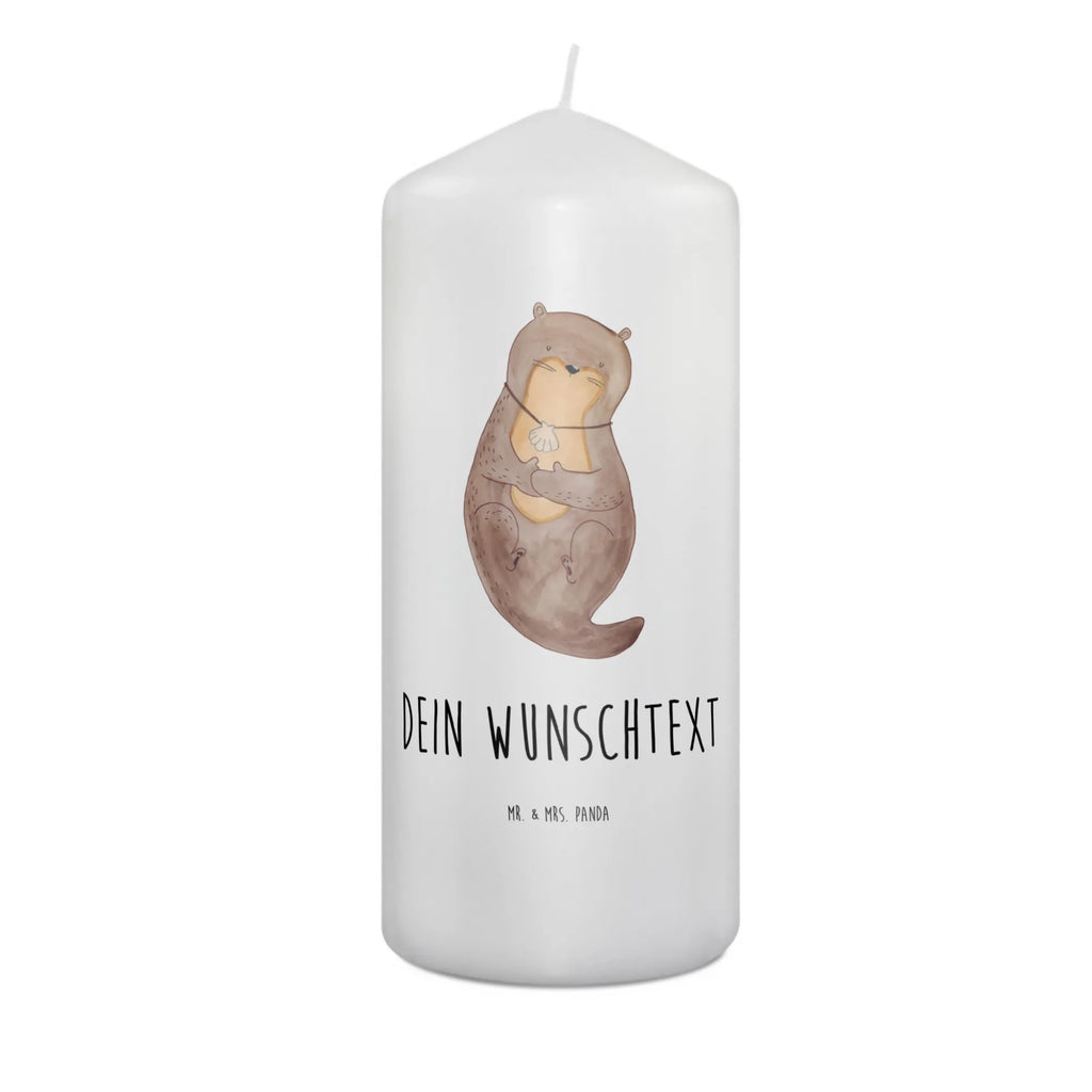 Personalisierte Kerze Otter mit Muschelmedaillon Fair-Trade-Kerze Mit Namensgravur, Bienenwachskerze Mit Wunschname, Tischkerze Mit Namensdruck, Schwimmkerze Mit Namen, Blockkerze Mit Namensdruck, Gastgeschenk Kerze Mit Namen, Laternenkerze Mit Namensdruck, Kerze Mit Namen, Kerze Für Geburtstag Mit Wunschname, Kerze Für Hochzeit Mit Namensgravur, Osterkerze Mit Namen, Votivkerze Mit Wunschname, Adventskerze Mit Wunschname, Stabkerze Mit Gravur, Andachtskerze Mit Namensgravur, Duftkerze Mit Namen, Grabkerze Mit Namensgravur, Kerze Mit Spruch Und Namen, Kerzen-Set Mit Namensgravur, Sojawachskerze Mit Namensdruck, LED-Kerze Mit Wunschname, Stumpenkerze Mit Namensgravur, Gedenkkerze Mit Namen, Streukerze Mit Namensdruck, Metall-Kerze Mit Namensgravur, Personalisierte Kerze, Teelicht Mit Namensdruck, Weihnachtskerze Mit Namensgravur, Trauerkerze Mit Namen, Holz-Kerze Mit Namen, Firmungskerze Mit Wunschname, Stearinkerze Mit Gravur, Taufekerze Mit Namensgravur, Bio-Kerze Mit Wunschname, Handgemachte Kerze Mit Wunschname, Kommunionkerze Mit Namen, Tafelkerze Mit Wunschname, Gartenkerze Mit Namen, Glas-Kerze Mit Wunschname, Handgegossene Kerze Mit Namen, Kerze Mit Prägung Und Wunschname, Outdoor-Kerze Mit Namensgravur, Otter, Fischotter, Seeotter, Tagträumen, Grübeln, Otterliebe, Büro, Motivation, Träumen