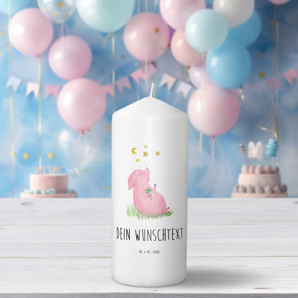 Personalisierte Kerze Glücksschwein Kerze Für Hochzeit Mit Namensgravur, Gedenkkerze Mit Namen, Stumpenkerze Mit Namensgravur, Stearinkerze Mit Gravur, Kerze Mit Namen, Andachtskerze Mit Namensgravur, Metall-Kerze Mit Namensgravur, Kommunionkerze Mit Namen, Bienenwachskerze Mit Wunschname, Kerze Mit Spruch Und Namen, Votivkerze Mit Wunschname, Weihnachtskerze Mit Namensgravur, Kerze Mit Prägung Und Wunschname, Glas-Kerze Mit Wunschname, Blockkerze Mit Namensdruck, Fair-Trade-Kerze Mit Namensgravur, Kerze Für Geburtstag Mit Wunschname, Gastgeschenk Kerze Mit Namen, Osterkerze Mit Namen, Sojawachskerze Mit Namensdruck, Teelicht Mit Namensdruck, Tafelkerze Mit Wunschname, Firmungskerze Mit Wunschname, Schwimmkerze Mit Namen, Kerzen-Set Mit Namensgravur, Handgemachte Kerze Mit Wunschname, Grabkerze Mit Namensgravur, Trauerkerze Mit Namen, LED-Kerze Mit Wunschname, Streukerze Mit Namensdruck, Taufekerze Mit Namensgravur, Tischkerze Mit Namensdruck, Outdoor-Kerze Mit Namensgravur, Gartenkerze Mit Namen, Handgegossene Kerze Mit Namen, Adventskerze Mit Wunschname, Holz-Kerze Mit Namen, Stabkerze Mit Gravur, Bio-Kerze Mit Wunschname, Duftkerze Mit Namen, Laternenkerze Mit Namensdruck, Personalisierte Kerze, Lustige Sprüche, Tiere, Tiermotive, Gute Laune, Glücksbringer, Glücksschwein. Glück, Motivation, Sernchen, Träume, Schweinchen, Sterne, Ziele, Schwein