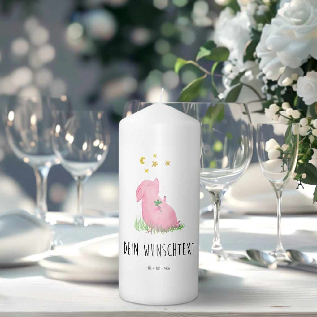 Personalisierte Kerze Glücksschwein Kerze Für Hochzeit Mit Namensgravur, Gedenkkerze Mit Namen, Stumpenkerze Mit Namensgravur, Stearinkerze Mit Gravur, Kerze Mit Namen, Andachtskerze Mit Namensgravur, Metall-Kerze Mit Namensgravur, Kommunionkerze Mit Namen, Bienenwachskerze Mit Wunschname, Kerze Mit Spruch Und Namen, Votivkerze Mit Wunschname, Weihnachtskerze Mit Namensgravur, Kerze Mit Prägung Und Wunschname, Glas-Kerze Mit Wunschname, Blockkerze Mit Namensdruck, Fair-Trade-Kerze Mit Namensgravur, Kerze Für Geburtstag Mit Wunschname, Gastgeschenk Kerze Mit Namen, Osterkerze Mit Namen, Sojawachskerze Mit Namensdruck, Teelicht Mit Namensdruck, Tafelkerze Mit Wunschname, Firmungskerze Mit Wunschname, Schwimmkerze Mit Namen, Kerzen-Set Mit Namensgravur, Handgemachte Kerze Mit Wunschname, Grabkerze Mit Namensgravur, Trauerkerze Mit Namen, LED-Kerze Mit Wunschname, Streukerze Mit Namensdruck, Taufekerze Mit Namensgravur, Tischkerze Mit Namensdruck, Outdoor-Kerze Mit Namensgravur, Gartenkerze Mit Namen, Handgegossene Kerze Mit Namen, Adventskerze Mit Wunschname, Holz-Kerze Mit Namen, Stabkerze Mit Gravur, Bio-Kerze Mit Wunschname, Duftkerze Mit Namen, Laternenkerze Mit Namensdruck, Personalisierte Kerze, Lustige Sprüche, Tiere, Tiermotive, Gute Laune, Glücksbringer, Glücksschwein. Glück, Motivation, Sernchen, Träume, Schweinchen, Sterne, Ziele, Schwein