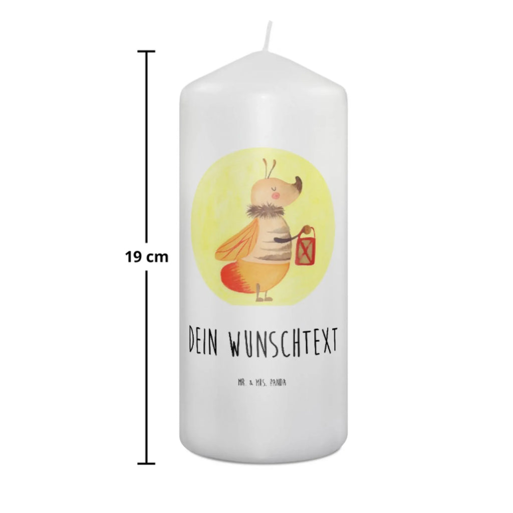 Personalisierte Kerze Glühwürmchen Kerze Mit Namen, Bienenwachskerze Mit Wunschname, Votivkerze Mit Wunschname, Handgemachte Kerze Mit Wunschname, Tischkerze Mit Namensdruck, Laternenkerze Mit Namensdruck, Sojawachskerze Mit Namensdruck, Osterkerze Mit Namen, Holz-Kerze Mit Namen, Tafelkerze Mit Wunschname, Stabkerze Mit Gravur, Personalisierte Kerze, Kerze Für Geburtstag Mit Wunschname, Adventskerze Mit Wunschname, LED-Kerze Mit Wunschname, Weihnachtskerze Mit Namensgravur, Kommunionkerze Mit Namen, Teelicht Mit Namensdruck, Schwimmkerze Mit Namen, Firmungskerze Mit Wunschname, Kerzen-Set Mit Namensgravur, Streukerze Mit Namensdruck, Kerze Mit Prägung Und Wunschname, Handgegossene Kerze Mit Namen, Stumpenkerze Mit Namensgravur, Duftkerze Mit Namen, Kerze Für Hochzeit Mit Namensgravur, Bio-Kerze Mit Wunschname, Kerze Mit Spruch Und Namen, Gedenkkerze Mit Namen, Andachtskerze Mit Namensgravur, Stearinkerze Mit Gravur, Taufekerze Mit Namensgravur, Blockkerze Mit Namensdruck, Trauerkerze Mit Namen, Glas-Kerze Mit Wunschname, Fair-Trade-Kerze Mit Namensgravur, Gastgeschenk Kerze Mit Namen, Gartenkerze Mit Namen, Outdoor-Kerze Mit Namensgravur, Grabkerze Mit Namensgravur, Metall-Kerze Mit Namensgravur, Lustige Sprüche, Tiere, Tiermotive, Gute Laune, Jahrestag, Liebe, Falter, Heiratsantrag, Lieblingsmensch, Glühwürmchen, Magisch, Liebesbeweis, Verlobung, Liebesspruch, Glühwurm, Leuchten