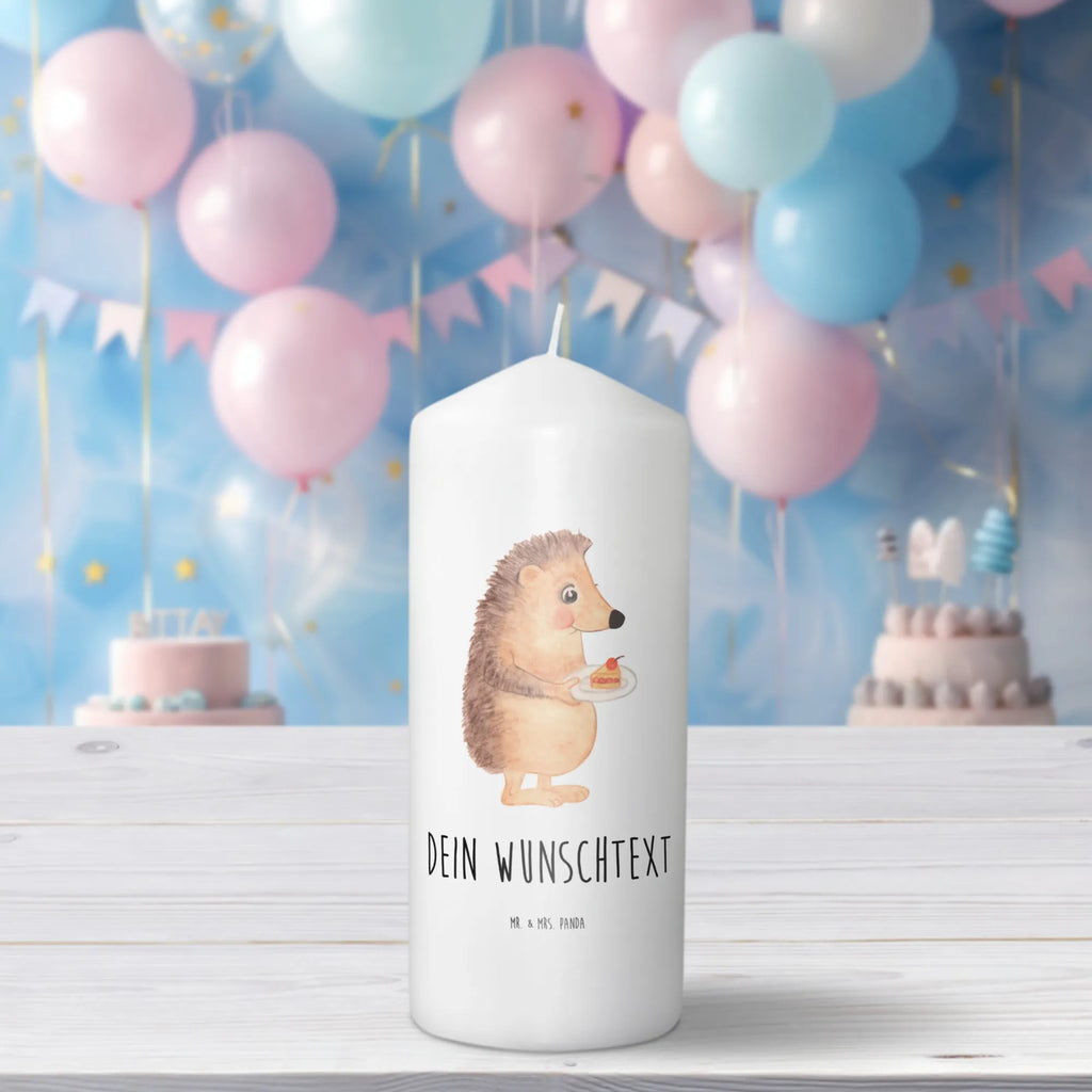 Personalisierte Kerze Igel mit Kuchenstück Kerze Für Hochzeit Mit Namensgravur, Bio-Kerze Mit Wunschname, Adventskerze Mit Wunschname, Kerze Für Geburtstag Mit Wunschname, Glas-Kerze Mit Wunschname, Firmungskerze Mit Wunschname, Trauerkerze Mit Namen, Duftkerze Mit Namen, Kerzen-Set Mit Namensgravur, Osterkerze Mit Namen, Personalisierte Kerze, Kerze Mit Namen, Kerze Mit Prägung Und Wunschname, Handgemachte Kerze Mit Wunschname, Fair-Trade-Kerze Mit Namensgravur, Gartenkerze Mit Namen, Metall-Kerze Mit Namensgravur, Stearinkerze Mit Gravur, Blockkerze Mit Namensdruck, Taufekerze Mit Namensgravur, Holz-Kerze Mit Namen, Grabkerze Mit Namensgravur, Votivkerze Mit Wunschname, Bienenwachskerze Mit Wunschname, Weihnachtskerze Mit Namensgravur, Streukerze Mit Namensdruck, Tafelkerze Mit Wunschname, Andachtskerze Mit Namensgravur, Kerze Mit Spruch Und Namen, Schwimmkerze Mit Namen, Sojawachskerze Mit Namensdruck, Tischkerze Mit Namensdruck, Laternenkerze Mit Namensdruck, Kommunionkerze Mit Namen, Outdoor-Kerze Mit Namensgravur, Teelicht Mit Namensdruck, Stabkerze Mit Gravur, Handgegossene Kerze Mit Namen, Gastgeschenk Kerze Mit Namen, LED-Kerze Mit Wunschname, Gedenkkerze Mit Namen, Stumpenkerze Mit Namensgravur, Tiermotive, Gute Laune, lustige Sprüche, Tiere, Geburtstagskuchen, Backen Geschenk, Torte, Einladung Party, Kuchen backen, Kuchen, Essen Spruch, Igel