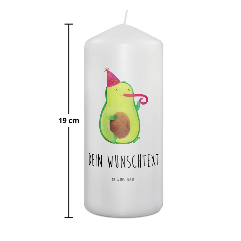 Personalisierte Kerze Avocado Partyhupe Stabkerze Mit Gravur, Kerze Mit Namen, Bio-Kerze Mit Wunschname, Gedenkkerze Mit Namen, Streukerze Mit Namensdruck, Stumpenkerze Mit Namensgravur, Kommunionkerze Mit Namen, Fair-Trade-Kerze Mit Namensgravur, Gartenkerze Mit Namen, Kerzen-Set Mit Namensgravur, Grabkerze Mit Namensgravur, Tafelkerze Mit Wunschname, LED-Kerze Mit Wunschname, Bienenwachskerze Mit Wunschname, Outdoor-Kerze Mit Namensgravur, Kerze Mit Spruch Und Namen, Schwimmkerze Mit Namen, Teelicht Mit Namensdruck, Handgegossene Kerze Mit Namen, Kerze Für Hochzeit Mit Namensgravur, Gastgeschenk Kerze Mit Namen, Kerze Mit Prägung Und Wunschname, Handgemachte Kerze Mit Wunschname, Duftkerze Mit Namen, Blockkerze Mit Namensdruck, Tischkerze Mit Namensdruck, Stearinkerze Mit Gravur, Metall-Kerze Mit Namensgravur, Andachtskerze Mit Namensgravur, Sojawachskerze Mit Namensdruck, Osterkerze Mit Namen, Glas-Kerze Mit Wunschname, Laternenkerze Mit Namensdruck, Firmungskerze Mit Wunschname, Personalisierte Kerze, Kerze Für Geburtstag Mit Wunschname, Adventskerze Mit Wunschname, Votivkerze Mit Wunschname, Weihnachtskerze Mit Namensgravur, Trauerkerze Mit Namen, Holz-Kerze Mit Namen, Taufekerze Mit Namensgravur, Avocado, Veggie, Vegan, Gesund, Fete, Feier, Geburtstag, Party, Tröte, Gute Laune, Feierlichkeit