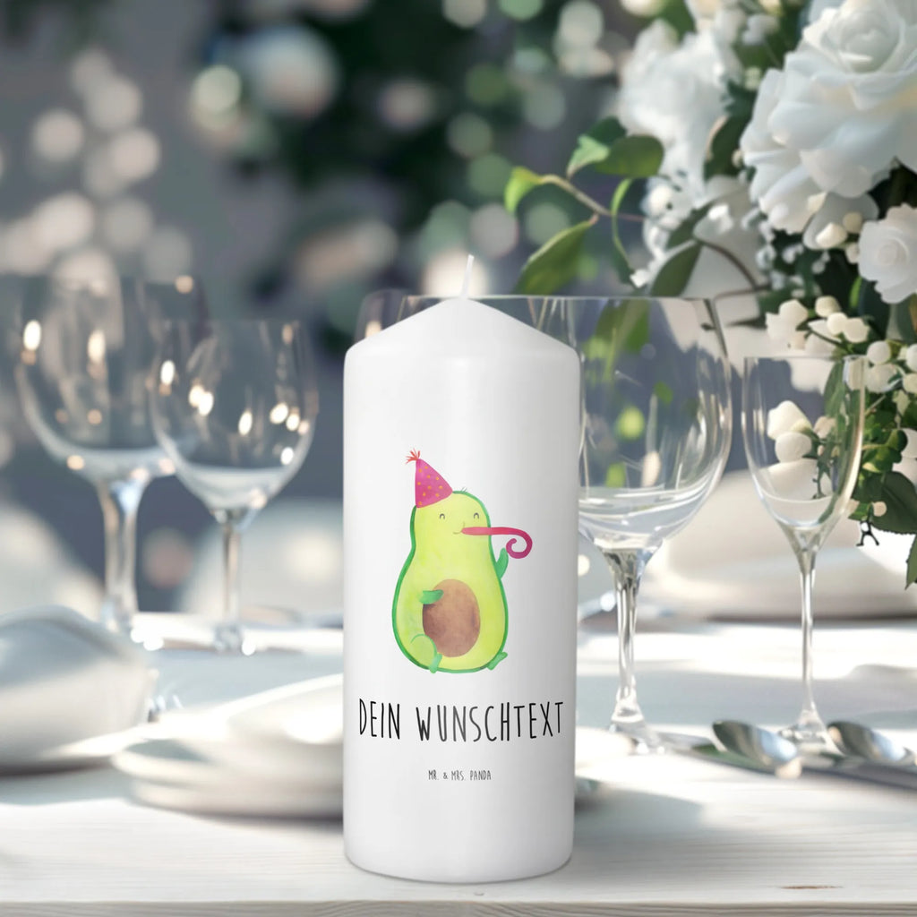 Personalisierte Kerze Avocado Partyhupe Stabkerze Mit Gravur, Kerze Mit Namen, Bio-Kerze Mit Wunschname, Gedenkkerze Mit Namen, Streukerze Mit Namensdruck, Stumpenkerze Mit Namensgravur, Kommunionkerze Mit Namen, Fair-Trade-Kerze Mit Namensgravur, Gartenkerze Mit Namen, Kerzen-Set Mit Namensgravur, Grabkerze Mit Namensgravur, Tafelkerze Mit Wunschname, LED-Kerze Mit Wunschname, Bienenwachskerze Mit Wunschname, Outdoor-Kerze Mit Namensgravur, Kerze Mit Spruch Und Namen, Schwimmkerze Mit Namen, Teelicht Mit Namensdruck, Handgegossene Kerze Mit Namen, Kerze Für Hochzeit Mit Namensgravur, Gastgeschenk Kerze Mit Namen, Kerze Mit Prägung Und Wunschname, Handgemachte Kerze Mit Wunschname, Duftkerze Mit Namen, Blockkerze Mit Namensdruck, Tischkerze Mit Namensdruck, Stearinkerze Mit Gravur, Metall-Kerze Mit Namensgravur, Andachtskerze Mit Namensgravur, Sojawachskerze Mit Namensdruck, Osterkerze Mit Namen, Glas-Kerze Mit Wunschname, Laternenkerze Mit Namensdruck, Firmungskerze Mit Wunschname, Personalisierte Kerze, Kerze Für Geburtstag Mit Wunschname, Adventskerze Mit Wunschname, Votivkerze Mit Wunschname, Weihnachtskerze Mit Namensgravur, Trauerkerze Mit Namen, Holz-Kerze Mit Namen, Taufekerze Mit Namensgravur, Avocado, Veggie, Vegan, Gesund, Fete, Feier, Geburtstag, Party, Tröte, Gute Laune, Feierlichkeit