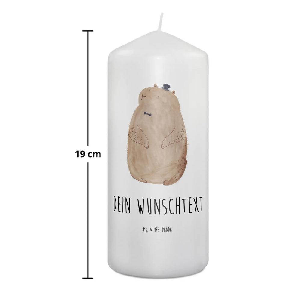 Personalisierte Kerze Murmeltier Kerze Mit Spruch Und Namen, Glas-Kerze Mit Wunschname, Votivkerze Mit Wunschname, Stumpenkerze Mit Namensgravur, Teelicht Mit Namensdruck, Holz-Kerze Mit Namen, Streukerze Mit Namensdruck, Stabkerze Mit Gravur, Firmungskerze Mit Wunschname, Gastgeschenk Kerze Mit Namen, Gedenkkerze Mit Namen, Kerze Für Hochzeit Mit Namensgravur, Taufekerze Mit Namensgravur, Metall-Kerze Mit Namensgravur, Trauerkerze Mit Namen, Outdoor-Kerze Mit Namensgravur, Bio-Kerze Mit Wunschname, Handgegossene Kerze Mit Namen, Handgemachte Kerze Mit Wunschname, Schwimmkerze Mit Namen, Kerze Mit Prägung Und Wunschname, Andachtskerze Mit Namensgravur, Kommunionkerze Mit Namen, LED-Kerze Mit Wunschname, Weihnachtskerze Mit Namensgravur, Grabkerze Mit Namensgravur, Tafelkerze Mit Wunschname, Sojawachskerze Mit Namensdruck, Laternenkerze Mit Namensdruck, Kerze Für Geburtstag Mit Wunschname, Fair-Trade-Kerze Mit Namensgravur, Osterkerze Mit Namen, Kerze Mit Namen, Adventskerze Mit Wunschname, Stearinkerze Mit Gravur, Duftkerze Mit Namen, Kerzen-Set Mit Namensgravur, Gartenkerze Mit Namen, Tischkerze Mit Namensdruck, Blockkerze Mit Namensdruck, Bienenwachskerze Mit Wunschname, Personalisierte Kerze, Lustige Sprüche, Tiere, Tiermotive, Gute Laune, Knigge, Freundlichkeit, Anstand, Murmeltier, Respekt, Fröhlichkeit