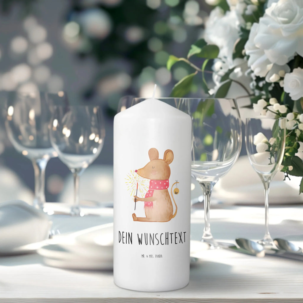 Personalised candle Mouse Christmas Metall-Kerze Mit Namensgravur, Gartenkerze Mit Namen, Kerze Mit Spruch Und Namen, Blockkerze Mit Namensdruck, Bio-Kerze Mit Wunschname, LED-Kerze Mit Wunschname, Osterkerze Mit Namen, Handgegossene Kerze Mit Namen, Tafelkerze Mit Wunschname, Kerze Mit Prägung Und Wunschname, Votivkerze Mit Wunschname, Andachtskerze Mit Namensgravur, Personalisierte Kerze, Sojawachskerze Mit Namensdruck, Stumpenkerze Mit Namensgravur, Weihnachtskerze Mit Namensgravur, Taufekerze Mit Namensgravur, Grabkerze Mit Namensgravur, Gedenkkerze Mit Namen, Teelicht Mit Namensdruck, Gastgeschenk Kerze Mit Namen, Bienenwachskerze Mit Wunschname, Stearinkerze Mit Gravur, Kerze Mit Namen, Firmungskerze Mit Wunschname, Kerzen-Set Mit Namensgravur, Kommunionkerze Mit Namen, Tischkerze Mit Namensdruck, Holz-Kerze Mit Namen, Schwimmkerze Mit Namen, Fair-Trade-Kerze Mit Namensgravur, Adventskerze Mit Wunschname, Glas-Kerze Mit Wunschname, Stabkerze Mit Gravur, Laternenkerze Mit Namensdruck, Kerze Für Hochzeit Mit Namensgravur, Handgemachte Kerze Mit Wunschname, Duftkerze Mit Namen, Trauerkerze Mit Namen, Kerze Für Geburtstag Mit Wunschname, Streukerze Mit Namensdruck, Outdoor-Kerze Mit Namensgravur, Winter, Weihnachten, Weihnachtsdeko, Nikolaus, Advent, Heiligabend, Wintermotiv, Weihnachtswunder, Weihnachtsmotiv, Frohe Weihnachten, Maus, Mäuschen, Weihnachtsgruß