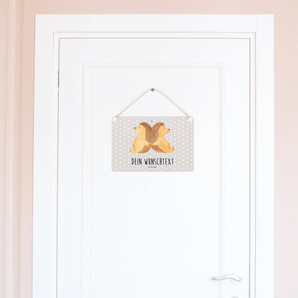 Personalisiertes Deko Schild Igel händchenhaltend Geschenkidee Deko Schild Mit Text, Metallschild Personalisiert, Deko Schild Mit Spruch, Modernes Deko Schild Mit Text, Personalisiertes Deko Schild, Vintage Deko Schild Mit Gravur, Deko Schild Mit Namen, Türschild Mit Namen, Schild Zum Hinstellen Mit Text, Großes Deko Schild Personalisiert, Holzschild Mit Wunschtext, Deko Schild Für Freunde Mit Namen, Deko Schild Mit Herz Und Text, Lustiges Deko Schild Mit Wunschtext, Liebevoll Gestaltetes Deko Schild Mit Wunschtext, Deko Schild Als Geschenk Personalisiert, Dekoschild Personalisiert, Deko Schild Mit Gravur, Deko Wandtafel Mit Namen, Deko Schild Für Garten Mit Wunschtext, Wandschild Mit Text, Landhausstil Schild Mit Namen, Spruchschild Mit Wunschtext, Rustikales Deko Schild Personalisiert, Deko Schild Für Familie Mit Text, Schild Mit Individuellem Text, Deko Schild Für Balkon Mit Namen, Schild Zum Aufstellen Mit Wunschtext, Schild Mit Botschaft, Shabby Chic Schild Mit Wunschtext, Deko Schild Für Wohnzimmer Mit Wunschtext, Deko Schild Für Küche Personalisiert, Kleines Deko Schild Mit Wunschtext, Deko Schild Mit Wunschtext, Deko Schild Mit Blumenmotiv Und Gravur, Deko Schild Selbst Gestalten, Deko Schild Für Flur Mit Gravur, Liebe, Partner, Freund, Freundin, Ehemann, Ehefrau, Heiraten, Verlobung, Heiratsantrag, Liebesgeschenk, Jahrestag, Hocheitstag, Gemeinsamkeit, Hand in Hand, Igelliebe, große Liebe, Hochzeit, Lieblingsmensch, Liebesbotschaft, Liebesbeweis, Geschenk für zwei, Igel, Love