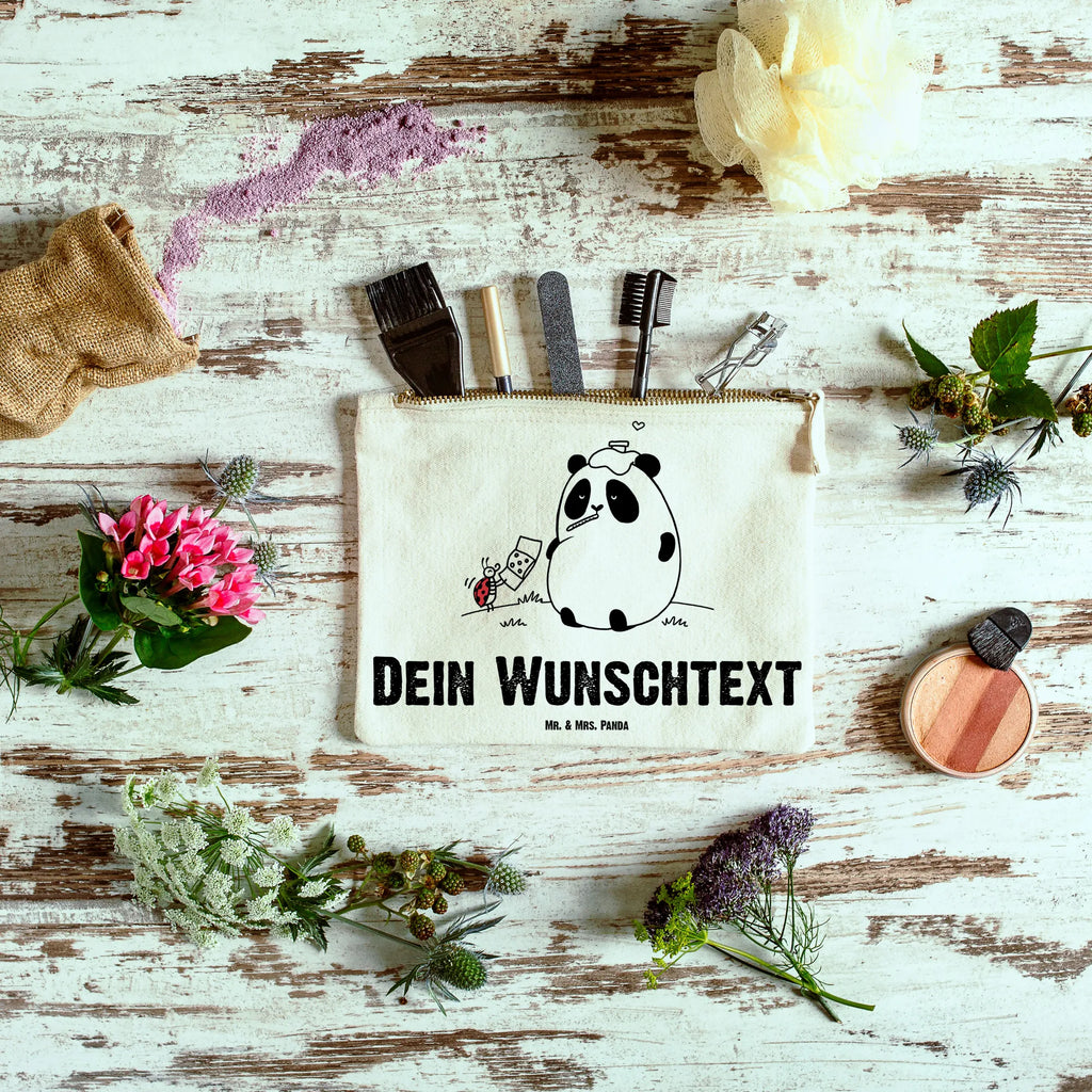 Personalisierte Schminktasche Panda Gute Besserung Schminktasche Mit Muster Und Namen, Schminktasche Zum Aufhängen Mit Name, Schminktasche Blumen Mit Initialen, Kosmetiktasche Für Handtasche Personalisiert, Schminktasche Nachhaltig Mit Wunschtext, Schminktasche Groß Mit Wunschtext, Personalisierte Schminktasche, Schminkbeutel Mit Gravur, Schminktasche Klein Personalisiert, Schminktasche Geschenk Personalisiert, Aufbewahrung Für Schminke Mit Namen, Schminktasche Für Mädchen Mit Wunschtext, Schminktäschchen Mit Initialen, Make-Up Tasche Mit Name, Stiftetasche mit Wunschtext, Schminktasche Für Teenager Mit Namen, Schminktasche Mit Namen, Stifteaufbewahrung Personalisiert, Schminktasche Mit Wunschtext, Schminktasche Für Unterwegs Mit Wunschtext, Schminktasche Leder Mit Gravur, Kosmetiktasche Zum Mitnehmen Mit Namen, Kosmetiktasche Personalisiert, Kosmetiktasche Organizer Mit Wunschtext, Schminktasche Reise Mit Namen, Kulturbeutel Damen Personalisiert, Schminktasche Mit Reißverschluss Und Namen, Schminktasche Mit Fächern Personalisiert, Schminktasche Tiermotiv Mit Namen, Reise-Kosmetiktasche Mit Name, Schminktasche Für Unterwegs Mit Personalisierung, Kosmetiktasche Damen Mit Namen, Schminktasche Stoff Mit Namen