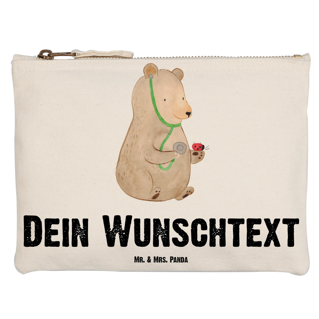 Personalisierte Schminktasche Bär Arzt Kosmetiktasche Zum Mitnehmen Mit Namen, Kulturbeutel Damen Personalisiert, Schminktasche Mit Muster Und Namen, Schminktasche Leder Mit Gravur, Kosmetiktasche Organizer Mit Wunschtext, Schminktasche Geschenk Personalisiert, Kosmetiktasche Für Handtasche Personalisiert, Schminktasche Blumen Mit Initialen, Stiftetasche mit Wunschtext, Schminktasche Tiermotiv Mit Namen, Schminktäschchen Mit Initialen, Schminktasche Für Teenager Mit Namen, Schminktasche Nachhaltig Mit Wunschtext, Reise-Kosmetiktasche Mit Name, Stifteaufbewahrung Personalisiert, Schminktasche Klein Personalisiert, Aufbewahrung Für Schminke Mit Namen, Schminktasche Groß Mit Wunschtext, Make-Up Tasche Mit Name, Schminktasche Mit Reißverschluss Und Namen, Personalisierte Schminktasche, Schminkbeutel Mit Gravur, Schminktasche Zum Aufhängen Mit Name, Schminktasche Für Unterwegs Mit Wunschtext, Kosmetiktasche Damen Mit Namen, Schminktasche Mit Namen, Schminktasche Stoff Mit Namen, Schminktasche Für Unterwegs Mit Personalisierung, Schminktasche Mit Fächern Personalisiert, Schminktasche Mit Wunschtext, Kosmetiktasche Personalisiert, Schminktasche Reise Mit Namen, Schminktasche Für Mädchen Mit Wunschtext, Bär, Teddy, Teddybär, Doktorin, Doktor, Arzt, Professor, Ärztin, Professorin