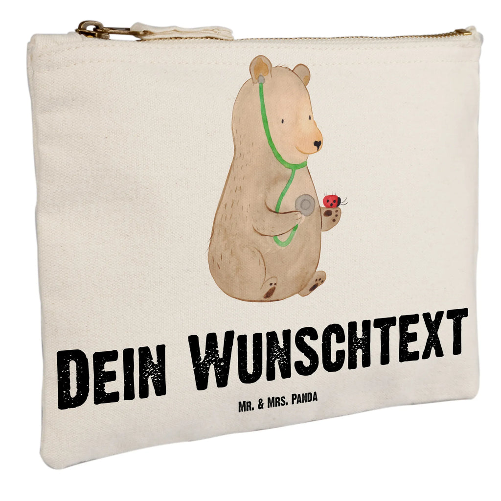 Personalisierte Schminktasche Bär Arzt Kosmetiktasche Zum Mitnehmen Mit Namen, Kulturbeutel Damen Personalisiert, Schminktasche Mit Muster Und Namen, Schminktasche Leder Mit Gravur, Kosmetiktasche Organizer Mit Wunschtext, Schminktasche Geschenk Personalisiert, Kosmetiktasche Für Handtasche Personalisiert, Schminktasche Blumen Mit Initialen, Stiftetasche mit Wunschtext, Schminktasche Tiermotiv Mit Namen, Schminktäschchen Mit Initialen, Schminktasche Für Teenager Mit Namen, Schminktasche Nachhaltig Mit Wunschtext, Reise-Kosmetiktasche Mit Name, Stifteaufbewahrung Personalisiert, Schminktasche Klein Personalisiert, Aufbewahrung Für Schminke Mit Namen, Schminktasche Groß Mit Wunschtext, Make-Up Tasche Mit Name, Schminktasche Mit Reißverschluss Und Namen, Personalisierte Schminktasche, Schminkbeutel Mit Gravur, Schminktasche Zum Aufhängen Mit Name, Schminktasche Für Unterwegs Mit Wunschtext, Kosmetiktasche Damen Mit Namen, Schminktasche Mit Namen, Schminktasche Stoff Mit Namen, Schminktasche Für Unterwegs Mit Personalisierung, Schminktasche Mit Fächern Personalisiert, Schminktasche Mit Wunschtext, Kosmetiktasche Personalisiert, Schminktasche Reise Mit Namen, Schminktasche Für Mädchen Mit Wunschtext, Bär, Teddy, Teddybär, Doktorin, Doktor, Arzt, Professor, Ärztin, Professorin