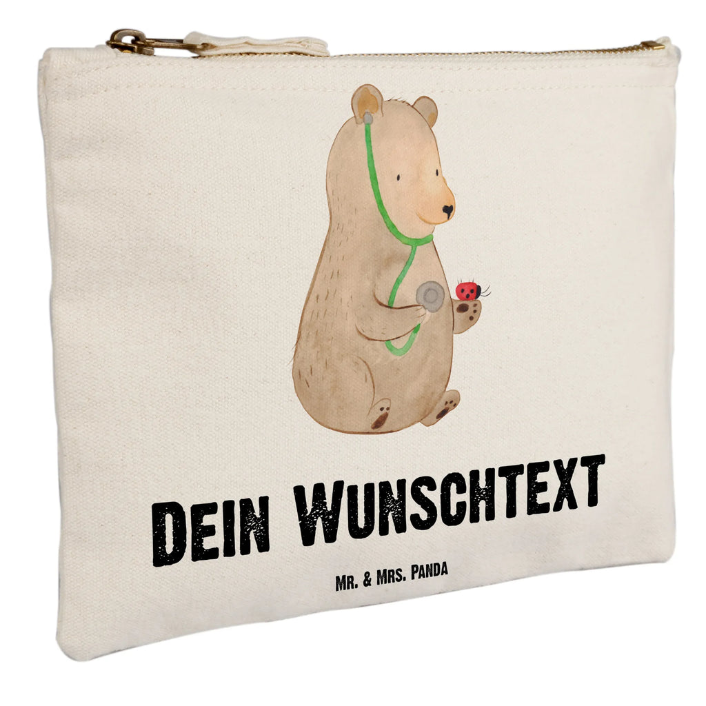 Personalisierte Schminktasche Bär Arzt Kosmetiktasche Zum Mitnehmen Mit Namen, Kulturbeutel Damen Personalisiert, Schminktasche Mit Muster Und Namen, Schminktasche Leder Mit Gravur, Kosmetiktasche Organizer Mit Wunschtext, Schminktasche Geschenk Personalisiert, Kosmetiktasche Für Handtasche Personalisiert, Schminktasche Blumen Mit Initialen, Stiftetasche mit Wunschtext, Schminktasche Tiermotiv Mit Namen, Schminktäschchen Mit Initialen, Schminktasche Für Teenager Mit Namen, Schminktasche Nachhaltig Mit Wunschtext, Reise-Kosmetiktasche Mit Name, Stifteaufbewahrung Personalisiert, Schminktasche Klein Personalisiert, Aufbewahrung Für Schminke Mit Namen, Schminktasche Groß Mit Wunschtext, Make-Up Tasche Mit Name, Schminktasche Mit Reißverschluss Und Namen, Personalisierte Schminktasche, Schminkbeutel Mit Gravur, Schminktasche Zum Aufhängen Mit Name, Schminktasche Für Unterwegs Mit Wunschtext, Kosmetiktasche Damen Mit Namen, Schminktasche Mit Namen, Schminktasche Stoff Mit Namen, Schminktasche Für Unterwegs Mit Personalisierung, Schminktasche Mit Fächern Personalisiert, Schminktasche Mit Wunschtext, Kosmetiktasche Personalisiert, Schminktasche Reise Mit Namen, Schminktasche Für Mädchen Mit Wunschtext, Bär, Teddy, Teddybär, Doktorin, Doktor, Arzt, Professor, Ärztin, Professorin