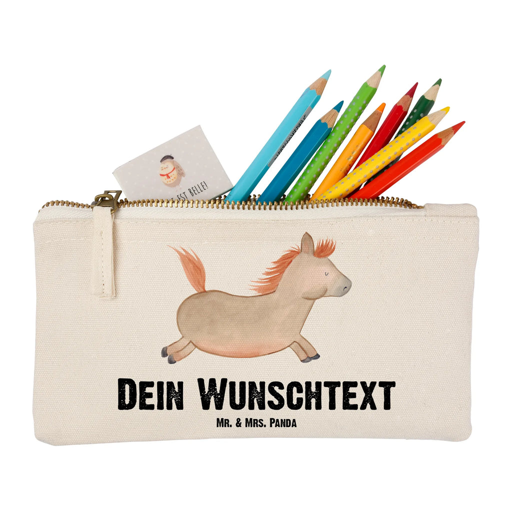 Personalisierte Schminktasche Pferd Springen Schminktasche Nachhaltig Mit Wunschtext, Schminktasche Für Unterwegs Mit Wunschtext, Schminktasche Stoff Mit Namen, Schminktasche Klein Personalisiert, Schminktasche Mit Reißverschluss Und Namen, Kulturbeutel Damen Personalisiert, Personalisierte Schminktasche, Aufbewahrung Für Schminke Mit Namen, Schminkbeutel Mit Gravur, Kosmetiktasche Für Handtasche Personalisiert, Schminktasche Tiermotiv Mit Namen, Schminktasche Mit Fächern Personalisiert, Schminktasche Mit Muster Und Namen, Schminktasche Leder Mit Gravur, Kosmetiktasche Personalisiert, Kosmetiktasche Damen Mit Namen, Schminktasche Reise Mit Namen, Schminktasche Zum Aufhängen Mit Name, Schminktasche Mit Namen, Schminktasche Für Unterwegs Mit Personalisierung, Make-Up Tasche Mit Name, Stiftetasche mit Wunschtext, Schminktasche Für Mädchen Mit Wunschtext, Reise-Kosmetiktasche Mit Name, Schminktasche Geschenk Personalisiert, Schminktasche Mit Wunschtext, Kosmetiktasche Organizer Mit Wunschtext, Stifteaufbewahrung Personalisiert, Kosmetiktasche Zum Mitnehmen Mit Namen, Schminktasche Für Teenager Mit Namen, Schminktäschchen Mit Initialen, Schminktasche Groß Mit Wunschtext, Schminktasche Blumen Mit Initialen, Bauernhof, Hoftiere, Landwirt, Landwirtin, Pony, Pferd, Ausreiten, Pferdebesitzer, Reiten, Stall, Pferdestall, Pferde