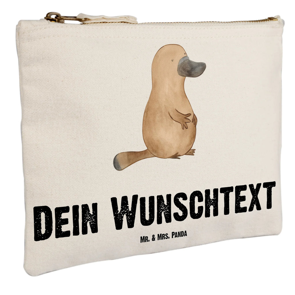 Personalisierte Schminktasche Schnabeltier Mut Kosmetiktasche Zum Mitnehmen Mit Namen, Schminkbeutel Mit Gravur, Kosmetiktasche Für Handtasche Personalisiert, Schminktasche Mit Muster Und Namen, Aufbewahrung Für Schminke Mit Namen, Schminktasche Zum Aufhängen Mit Name, Schminktasche Mit Reißverschluss Und Namen, Make-Up Tasche Mit Name, Schminktasche Tiermotiv Mit Namen, Stifteaufbewahrung Personalisiert, Schminktasche Reise Mit Namen, Schminktasche Mit Fächern Personalisiert, Schminktasche Nachhaltig Mit Wunschtext, Schminktasche Für Unterwegs Mit Personalisierung, Schminktasche Klein Personalisiert, Schminktasche Groß Mit Wunschtext, Kosmetiktasche Personalisiert, Kosmetiktasche Organizer Mit Wunschtext, Reise-Kosmetiktasche Mit Name, Schminktasche Blumen Mit Initialen, Schminktasche Mit Namen, Kosmetiktasche Damen Mit Namen, Schminktasche Geschenk Personalisiert, Schminktasche Für Unterwegs Mit Wunschtext, Schminktasche Für Mädchen Mit Wunschtext, Schminktasche Mit Wunschtext, Schminktasche Leder Mit Gravur, Schminktäschchen Mit Initialen, Kulturbeutel Damen Personalisiert, Personalisierte Schminktasche, Schminktasche Für Teenager Mit Namen, Schminktasche Stoff Mit Namen, Stiftetasche mit Wunschtext, Meer, Urlaub, Meerestiere, Arbeit, Mut, Neustart, Weltreise, Raodtrip, Motivation, mutig, Neuanfang, Lebensweisheit, Schnabeltiere, Training, Büro, Schnabeltier