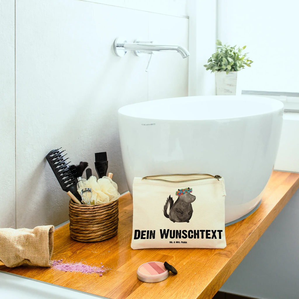 Personalisierte Schminktasche Stinktier Mädchen Kosmetiktasche Personalisiert, Kosmetiktasche Zum Mitnehmen Mit Namen, Schminktasche Für Unterwegs Mit Wunschtext, Aufbewahrung Für Schminke Mit Namen, Kulturbeutel Damen Personalisiert, Schminktasche Für Teenager Mit Namen, Schminktasche Blumen Mit Initialen, Kosmetiktasche Für Handtasche Personalisiert, Schminktasche Mit Wunschtext, Schminktasche Nachhaltig Mit Wunschtext, Personalisierte Schminktasche, Schminktasche Geschenk Personalisiert, Schminktasche Tiermotiv Mit Namen, Schminktasche Stoff Mit Namen, Schminktasche Für Mädchen Mit Wunschtext, Schminktasche Mit Fächern Personalisiert, Kosmetiktasche Organizer Mit Wunschtext, Schminkbeutel Mit Gravur, Schminktasche Klein Personalisiert, Make-Up Tasche Mit Name, Schminktasche Groß Mit Wunschtext, Stifteaufbewahrung Personalisiert, Schminktasche Reise Mit Namen, Schminktasche Mit Namen, Schminktasche Mit Reißverschluss Und Namen, Stiftetasche mit Wunschtext, Reise-Kosmetiktasche Mit Name, Schminktasche Leder Mit Gravur, Schminktasche Für Unterwegs Mit Personalisierung, Schminktäschchen Mit Initialen, Kosmetiktasche Damen Mit Namen, Schminktasche Zum Aufhängen Mit Name, Schminktasche Mit Muster Und Namen, Stinktier, Skunk, Stinker, Namaste, Yoga, Wildtier, Stinki, Raubtier