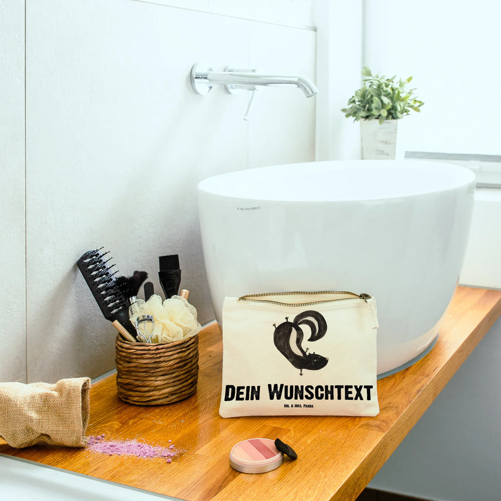 Personalisierte Schminktasche Stinktier Handstand Kosmetiktasche Zum Mitnehmen Mit Namen, Personalisierte Schminktasche, Schminktasche Mit Reißverschluss Und Namen, Schminktasche Mit Namen, Schminktasche Mit Fächern Personalisiert, Schminktasche Für Unterwegs Mit Personalisierung, Schminktasche Mit Muster Und Namen, Make-Up Tasche Mit Name, Kosmetiktasche Personalisiert, Aufbewahrung Für Schminke Mit Namen, Schminktasche Nachhaltig Mit Wunschtext, Schminktasche Für Unterwegs Mit Wunschtext, Kosmetiktasche Für Handtasche Personalisiert, Schminkbeutel Mit Gravur, Schminktasche Geschenk Personalisiert, Schminktasche Blumen Mit Initialen, Stiftetasche mit Wunschtext, Schminktasche Groß Mit Wunschtext, Schminktasche Mit Wunschtext, Schminktasche Reise Mit Namen, Kosmetiktasche Damen Mit Namen, Schminktasche Zum Aufhängen Mit Name, Schminktasche Leder Mit Gravur, Stifteaufbewahrung Personalisiert, Schminktasche Klein Personalisiert, Schminktäschchen Mit Initialen, Reise-Kosmetiktasche Mit Name, Schminktasche Für Teenager Mit Namen, Schminktasche Stoff Mit Namen, Kulturbeutel Damen Personalisiert, Schminktasche Tiermotiv Mit Namen, Kosmetiktasche Organizer Mit Wunschtext, Schminktasche Für Mädchen Mit Wunschtext, Stinktier, Skunk, Stinki, Raubtier, Stinker, Wildtier, Kind, Verpielt, Spielplatz