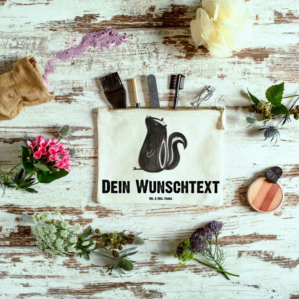 Personalisierte Schminktasche Stinktier Sitzen Schminktasche Für Unterwegs Mit Personalisierung, Personalisierte Schminktasche, Schminktasche Zum Aufhängen Mit Name, Schminktasche Klein Personalisiert, Kulturbeutel Damen Personalisiert, Schminktasche Mit Muster Und Namen, Kosmetiktasche Damen Mit Namen, Schminktasche Groß Mit Wunschtext, Stifteaufbewahrung Personalisiert, Schminktasche Reise Mit Namen, Kosmetiktasche Für Handtasche Personalisiert, Schminktasche Tiermotiv Mit Namen, Schminktasche Mit Reißverschluss Und Namen, Schminktasche Für Unterwegs Mit Wunschtext, Schminktasche Leder Mit Gravur, Make-Up Tasche Mit Name, Kosmetiktasche Zum Mitnehmen Mit Namen, Schminktasche Mit Namen, Schminktasche Nachhaltig Mit Wunschtext, Schminktasche Mit Wunschtext, Schminktasche Für Mädchen Mit Wunschtext, Schminktäschchen Mit Initialen, Kosmetiktasche Personalisiert, Schminktasche Geschenk Personalisiert, Schminktasche Stoff Mit Namen, Schminktasche Für Teenager Mit Namen, Schminkbeutel Mit Gravur, Schminktasche Blumen Mit Initialen, Reise-Kosmetiktasche Mit Name, Aufbewahrung Für Schminke Mit Namen, Schminktasche Mit Fächern Personalisiert, Stiftetasche mit Wunschtext, Kosmetiktasche Organizer Mit Wunschtext, Stinktier, Skunk, Wildtier, Besserwisser, Spruch, Raubtier, Stinker, Stinki, Büro, Recht