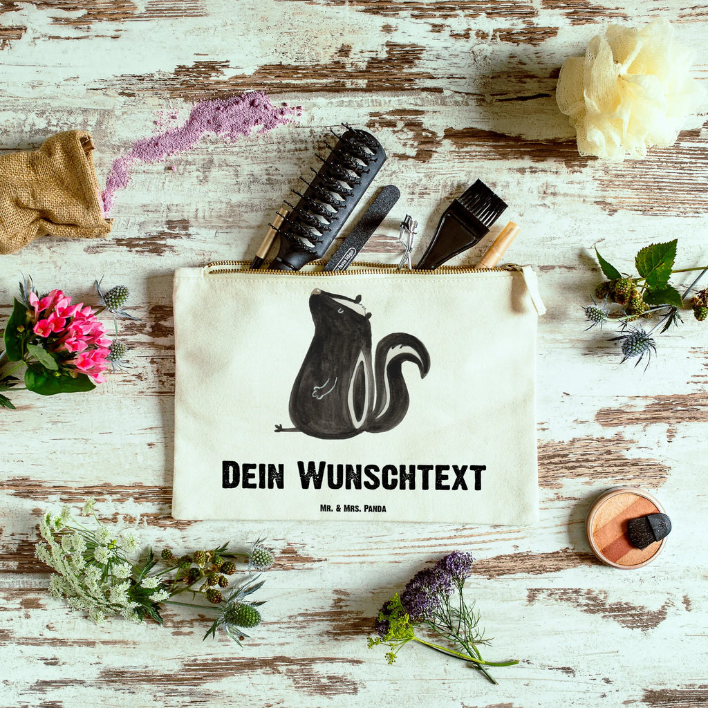 Personalisierte Schminktasche Stinktier Sitzen Schminktasche Für Unterwegs Mit Personalisierung, Personalisierte Schminktasche, Schminktasche Zum Aufhängen Mit Name, Schminktasche Klein Personalisiert, Kulturbeutel Damen Personalisiert, Schminktasche Mit Muster Und Namen, Kosmetiktasche Damen Mit Namen, Schminktasche Groß Mit Wunschtext, Stifteaufbewahrung Personalisiert, Schminktasche Reise Mit Namen, Kosmetiktasche Für Handtasche Personalisiert, Schminktasche Tiermotiv Mit Namen, Schminktasche Mit Reißverschluss Und Namen, Schminktasche Für Unterwegs Mit Wunschtext, Schminktasche Leder Mit Gravur, Make-Up Tasche Mit Name, Kosmetiktasche Zum Mitnehmen Mit Namen, Schminktasche Mit Namen, Schminktasche Nachhaltig Mit Wunschtext, Schminktasche Mit Wunschtext, Schminktasche Für Mädchen Mit Wunschtext, Schminktäschchen Mit Initialen, Kosmetiktasche Personalisiert, Schminktasche Geschenk Personalisiert, Schminktasche Stoff Mit Namen, Schminktasche Für Teenager Mit Namen, Schminkbeutel Mit Gravur, Schminktasche Blumen Mit Initialen, Reise-Kosmetiktasche Mit Name, Aufbewahrung Für Schminke Mit Namen, Schminktasche Mit Fächern Personalisiert, Stiftetasche mit Wunschtext, Kosmetiktasche Organizer Mit Wunschtext, Stinktier, Skunk, Wildtier, Besserwisser, Spruch, Raubtier, Stinker, Stinki, Büro, Recht
