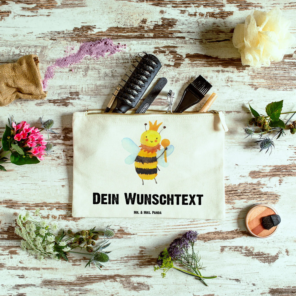 Personalisierte Schminktasche Biene König Schminktasche Stoff Mit Namen, Schminktasche Blumen Mit Initialen, Schminktasche Nachhaltig Mit Wunschtext, Schminktasche Reise Mit Namen, Schminktasche Mit Reißverschluss Und Namen, Kulturbeutel Damen Personalisiert, Kosmetiktasche Personalisiert, Schminktasche Für Unterwegs Mit Wunschtext, Reise-Kosmetiktasche Mit Name, Schminktäschchen Mit Initialen, Schminktasche Tiermotiv Mit Namen, Stifteaufbewahrung Personalisiert, Kosmetiktasche Damen Mit Namen, Schminktasche Zum Aufhängen Mit Name, Schminktasche Groß Mit Wunschtext, Schminktasche Für Teenager Mit Namen, Schminktasche Mit Wunschtext, Schminktasche Geschenk Personalisiert, Schminkbeutel Mit Gravur, Schminktasche Mit Muster Und Namen, Schminktasche Leder Mit Gravur, Schminktasche Für Mädchen Mit Wunschtext, Schminktasche Klein Personalisiert, Kosmetiktasche Zum Mitnehmen Mit Namen, Kosmetiktasche Organizer Mit Wunschtext, Kosmetiktasche Für Handtasche Personalisiert, Stiftetasche mit Wunschtext, Aufbewahrung Für Schminke Mit Namen, Schminktasche Für Unterwegs Mit Personalisierung, Make-Up Tasche Mit Name, Personalisierte Schminktasche, Schminktasche Mit Namen, Schminktasche Mit Fächern Personalisiert, Biene, Wespe, Hummel