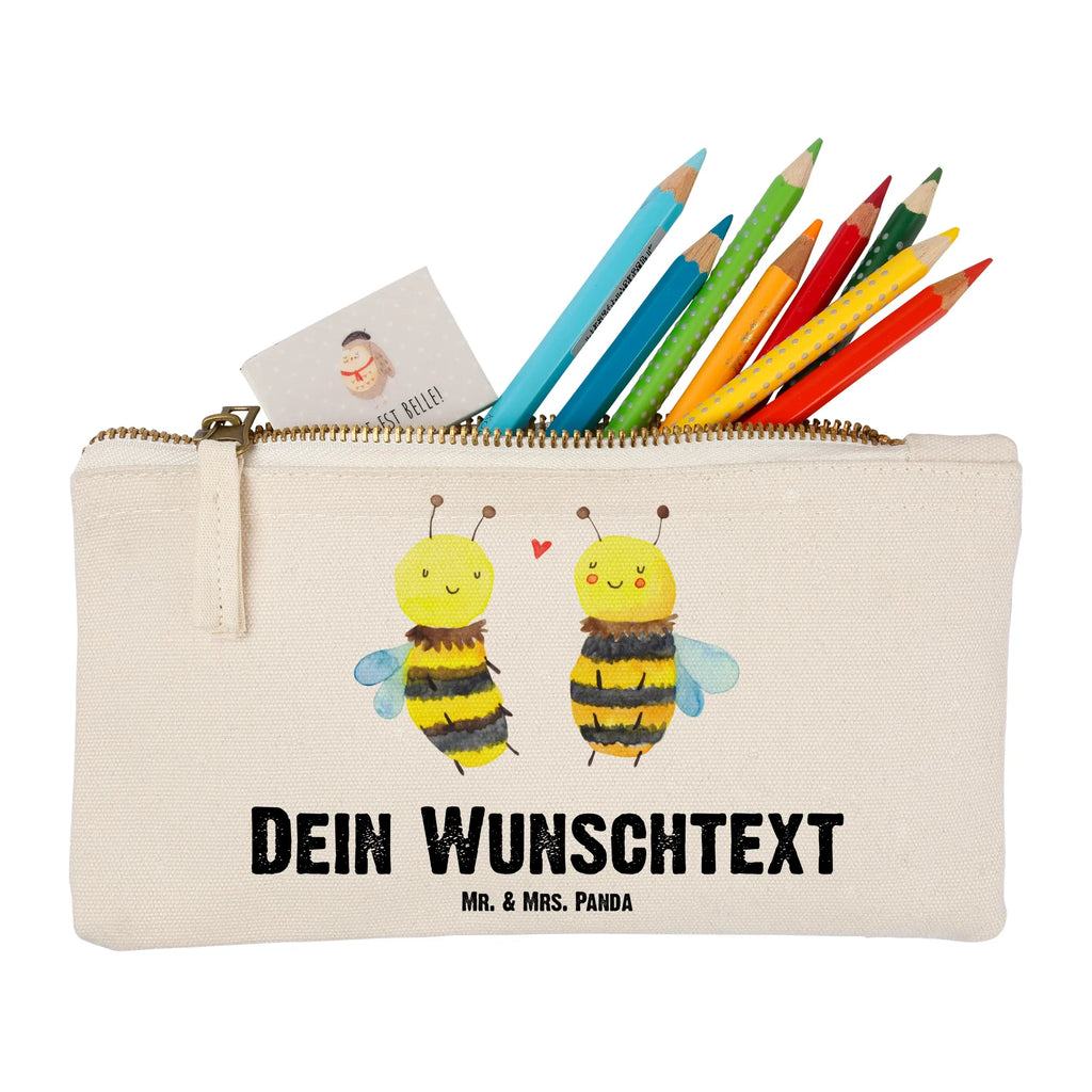 Personalised make-up bag bee In love Schminktasche Geschenk Personalisiert, Schminktasche Nachhaltig Mit Wunschtext, Schminktasche Groß Mit Wunschtext, Schminktasche Stoff Mit Namen, Personalisierte Schminktasche, Schminktasche Für Unterwegs Mit Personalisierung, Schminktasche Tiermotiv Mit Namen, Schminktasche Für Mädchen Mit Wunschtext, Schminktasche Zum Aufhängen Mit Name, Schminktasche Leder Mit Gravur, Schminktasche Mit Reißverschluss Und Namen, Schminkbeutel Mit Gravur, Schminktasche Mit Namen, Kosmetiktasche Personalisiert, Schminktasche Für Unterwegs Mit Wunschtext, Schminktasche Reise Mit Namen, Schminktasche Für Teenager Mit Namen, Schminktasche Blumen Mit Initialen, Kosmetiktasche Damen Mit Namen, Kosmetiktasche Zum Mitnehmen Mit Namen, Schminktäschchen Mit Initialen, Kosmetiktasche Für Handtasche Personalisiert, Make-Up Tasche Mit Name, Stifteaufbewahrung Personalisiert, Reise-Kosmetiktasche Mit Name, Kosmetiktasche Organizer Mit Wunschtext, Kulturbeutel Damen Personalisiert, Schminktasche Mit Fächern Personalisiert, Schminktasche Mit Muster Und Namen, Schminktasche Klein Personalisiert, Aufbewahrung Für Schminke Mit Namen, Schminktasche Mit Wunschtext, Stiftetasche mit Wunschtext, Biene, Wespe, Hummel