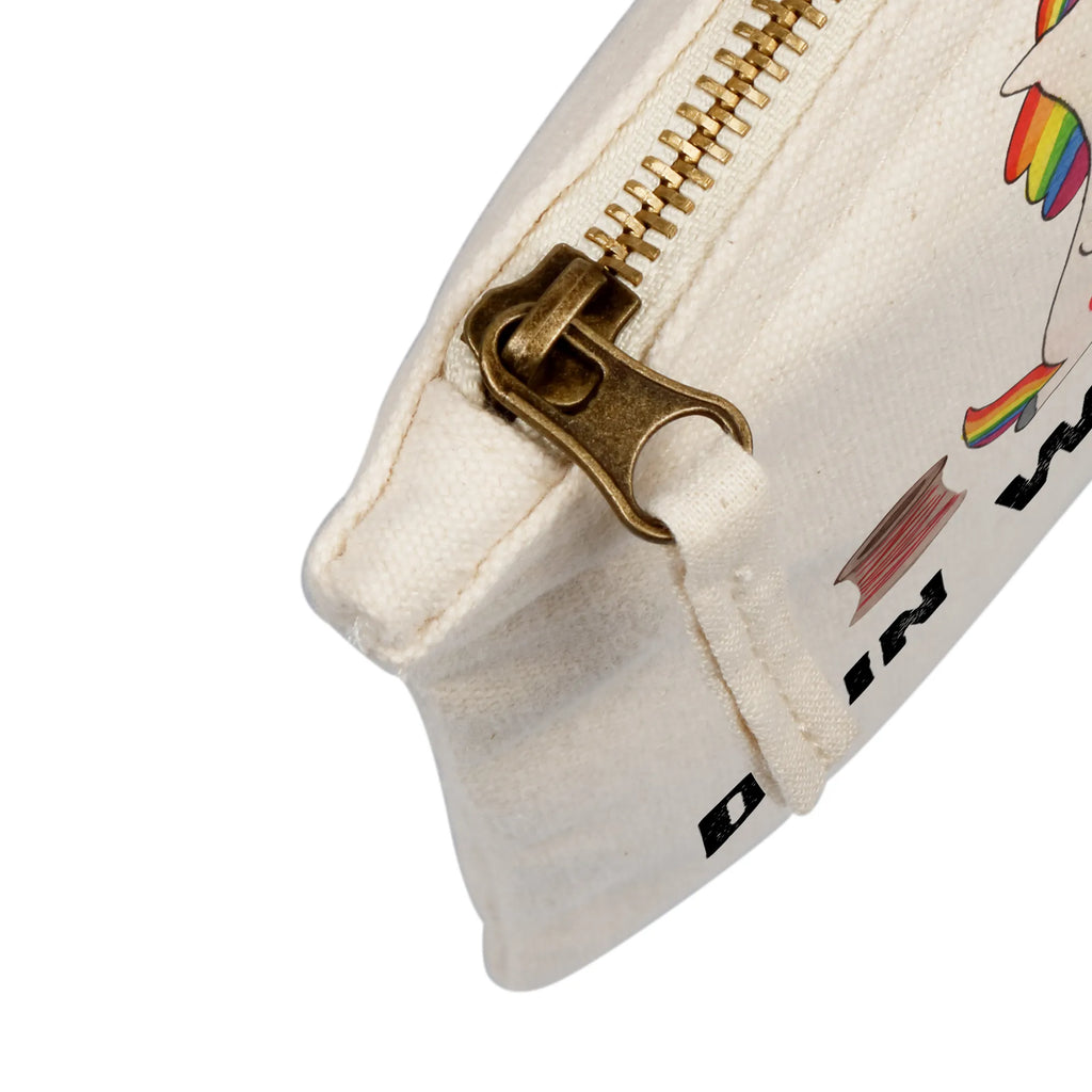 Personalisierte Schminktasche Einhorn Näherin Schminktasche Mit Reißverschluss Und Namen, Schminktasche Für Unterwegs Mit Wunschtext, Schminktasche Nachhaltig Mit Wunschtext, Schminktasche Mit Muster Und Namen, Schminktasche Für Teenager Mit Namen, Schminktasche Für Unterwegs Mit Personalisierung, Schminktasche Zum Aufhängen Mit Name, Kosmetiktasche Damen Mit Namen, Aufbewahrung Für Schminke Mit Namen, Schminktasche Mit Wunschtext, Schminktasche Mit Fächern Personalisiert, Schminktasche Mit Namen, Schminktasche Klein Personalisiert, Schminktäschchen Mit Initialen, Make-Up Tasche Mit Name, Kosmetiktasche Personalisiert, Stifteaufbewahrung Personalisiert, Schminktasche Groß Mit Wunschtext, Kosmetiktasche Für Handtasche Personalisiert, Schminktasche Leder Mit Gravur, Schminktasche Reise Mit Namen, Stiftetasche mit Wunschtext, Schminktasche Für Mädchen Mit Wunschtext, Kosmetiktasche Zum Mitnehmen Mit Namen, Kulturbeutel Damen Personalisiert, Schminktasche Tiermotiv Mit Namen, Schminktasche Blumen Mit Initialen, Personalisierte Schminktasche, Reise-Kosmetiktasche Mit Name, Schminkbeutel Mit Gravur, Schminktasche Geschenk Personalisiert, Kosmetiktasche Organizer Mit Wunschtext, Schminktasche Stoff Mit Namen, Unicorn, Einhorn, Einhörner, Einhorn Deko, Näherin, Nähzimmer, Freundin, Stricken, Mädchen, Häkeln, Basteln, Nähen