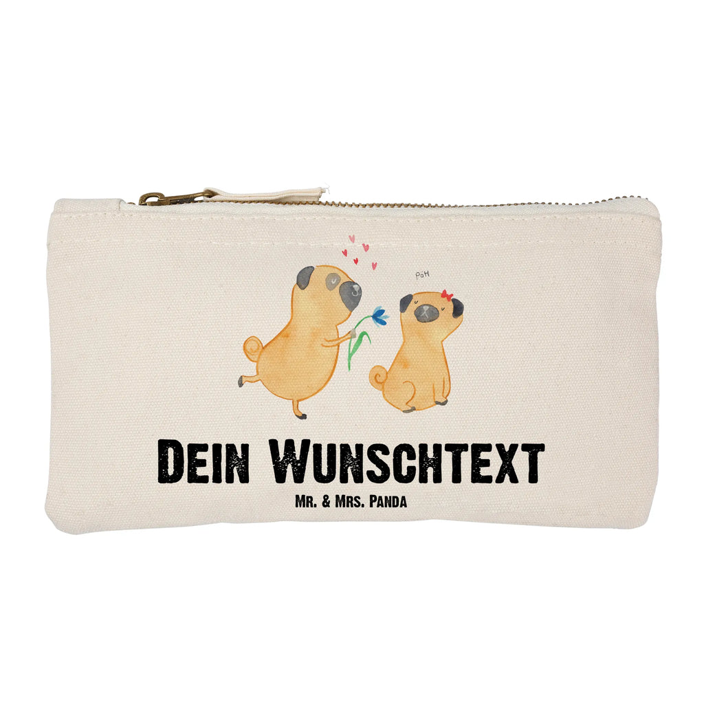 Personalisierte Schminktasche Mops Verliebt Stiftetasche mit Wunschtext, Schminktasche Mit Wunschtext, Schminktasche Tiermotiv Mit Namen, Schminktasche Nachhaltig Mit Wunschtext, Kulturbeutel Damen Personalisiert, Schminktasche Mit Namen, Schminktasche Geschenk Personalisiert, Schminktasche Mit Fächern Personalisiert, Schminktasche Für Teenager Mit Namen, Schminktäschchen Mit Initialen, Reise-Kosmetiktasche Mit Name, Make-Up Tasche Mit Name, Schminktasche Für Unterwegs Mit Wunschtext, Personalisierte Schminktasche, Kosmetiktasche Organizer Mit Wunschtext, Schminktasche Für Mädchen Mit Wunschtext, Schminktasche Reise Mit Namen, Schminktasche Mit Muster Und Namen, Schminktasche Groß Mit Wunschtext, Schminktasche Stoff Mit Namen, Schminktasche Leder Mit Gravur, Schminktasche Blumen Mit Initialen, Kosmetiktasche Für Handtasche Personalisiert, Stifteaufbewahrung Personalisiert, Schminktasche Mit Reißverschluss Und Namen, Kosmetiktasche Personalisiert, Aufbewahrung Für Schminke Mit Namen, Kosmetiktasche Damen Mit Namen, Schminktasche Für Unterwegs Mit Personalisierung, Schminkbeutel Mit Gravur, Schminktasche Zum Aufhängen Mit Name, Kosmetiktasche Zum Mitnehmen Mit Namen, Schminktasche Klein Personalisiert, Sprüche, Hund, Hunderasse, Hundebesitzer, Hundemotiv, Haustier, Tierliebhaber, Verliebt, Liebe, Liebesspruch. Verlobt, Geschenk Freund, Partner, Möpse, Mops, Hundeliebe
