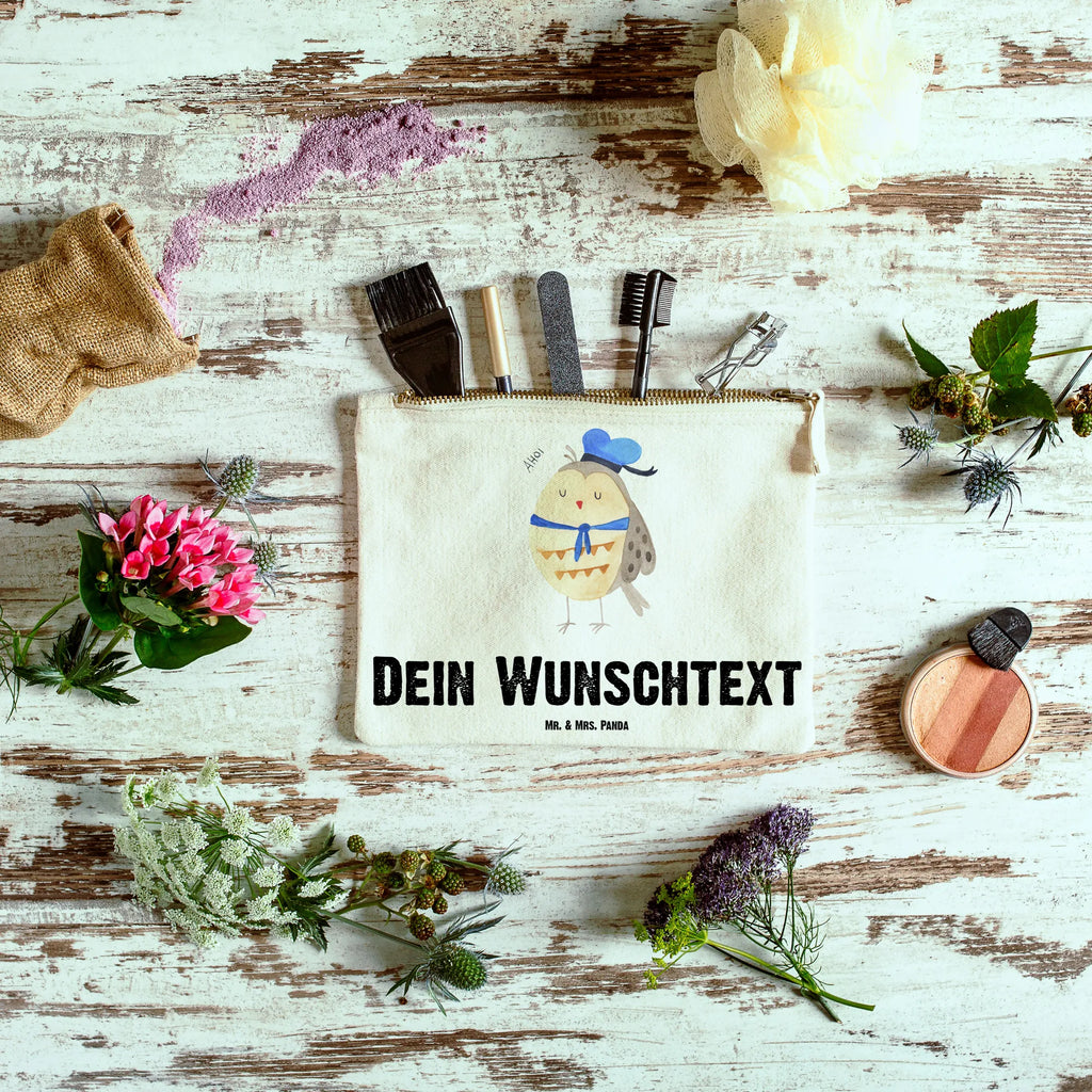 Personalisierte Schminktasche Eule Matrose Schminktasche Blumen Mit Initialen, Kosmetiktasche Für Handtasche Personalisiert, Schminkbeutel Mit Gravur, Schminktasche Groß Mit Wunschtext, Schminktasche Für Unterwegs Mit Wunschtext, Schminktasche Reise Mit Namen, Schminktäschchen Mit Initialen, Schminktasche Mit Fächern Personalisiert, Schminktasche Für Teenager Mit Namen, Schminktasche Für Unterwegs Mit Personalisierung, Schminktasche Für Mädchen Mit Wunschtext, Schminktasche Nachhaltig Mit Wunschtext, Schminktasche Mit Wunschtext, Schminktasche Klein Personalisiert, Schminktasche Mit Namen, Aufbewahrung Für Schminke Mit Namen, Stifteaufbewahrung Personalisiert, Kosmetiktasche Organizer Mit Wunschtext, Schminktasche Zum Aufhängen Mit Name, Schminktasche Geschenk Personalisiert, Reise-Kosmetiktasche Mit Name, Schminktasche Mit Reißverschluss Und Namen, Kosmetiktasche Zum Mitnehmen Mit Namen, Schminktasche Leder Mit Gravur, Personalisierte Schminktasche, Stiftetasche mit Wunschtext, Make-Up Tasche Mit Name, Schminktasche Stoff Mit Namen, Kosmetiktasche Damen Mit Namen, Schminktasche Tiermotiv Mit Namen, Kulturbeutel Damen Personalisiert, Schminktasche Mit Muster Und Namen, Kosmetiktasche Personalisiert, Eule, Ehe, Matrose, Wortspiel lustig, Eule Spruch, Owl, Seefahrer, Heimathafen, Hochzeitstag Geschenk, Freundin, Eule Deko