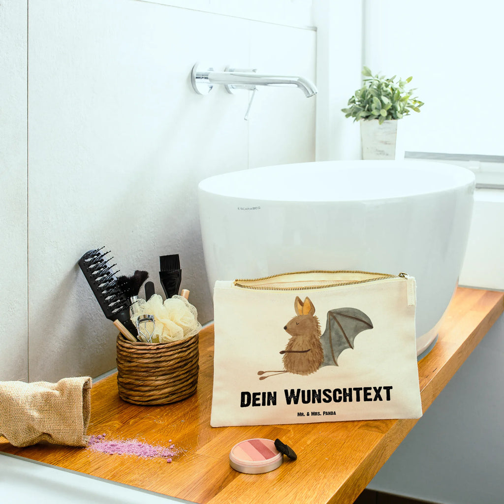 Personalisierte Schminktasche Fledermaus Sitzen Schminktasche Für Teenager Mit Namen, Schminktasche Groß Mit Wunschtext, Schminktasche Geschenk Personalisiert, Schminktasche Mit Reißverschluss Und Namen, Schminktäschchen Mit Initialen, Make-Up Tasche Mit Name, Schminktasche Leder Mit Gravur, Schminktasche Mit Namen, Kosmetiktasche Damen Mit Namen, Schminktasche Zum Aufhängen Mit Name, Schminktasche Nachhaltig Mit Wunschtext, Schminkbeutel Mit Gravur, Schminktasche Klein Personalisiert, Schminktasche Mit Fächern Personalisiert, Schminktasche Für Mädchen Mit Wunschtext, Reise-Kosmetiktasche Mit Name, Stiftetasche mit Wunschtext, Schminktasche Mit Muster Und Namen, Schminktasche Reise Mit Namen, Schminktasche Mit Wunschtext, Kosmetiktasche Organizer Mit Wunschtext, Aufbewahrung Für Schminke Mit Namen, Schminktasche Tiermotiv Mit Namen, Stifteaufbewahrung Personalisiert, Schminktasche Für Unterwegs Mit Wunschtext, Kosmetiktasche Für Handtasche Personalisiert, Schminktasche Stoff Mit Namen, Kosmetiktasche Zum Mitnehmen Mit Namen, Kosmetiktasche Personalisiert, Schminktasche Blumen Mit Initialen, Personalisierte Schminktasche, Schminktasche Für Unterwegs Mit Personalisierung, Kulturbeutel Damen Personalisiert, Tiermotive, Gute Laune, lustige Sprüche, Tiere, Fledermäuse, entspannen, Motivation, Fledermaus
