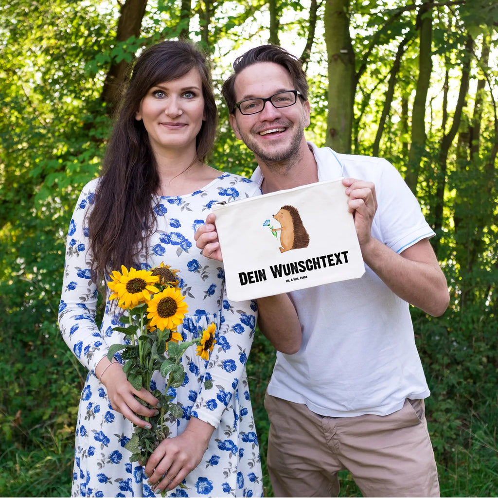 Personalisierte Schminktasche Igel Blumen Schminktasche Mit Fächern Personalisiert, Schminktasche Mit Muster Und Namen, Personalisierte Schminktasche, Kosmetiktasche Zum Mitnehmen Mit Namen, Aufbewahrung Für Schminke Mit Namen, Schminktasche Für Mädchen Mit Wunschtext, Schminktäschchen Mit Initialen, Kosmetiktasche Damen Mit Namen, Schminktasche Groß Mit Wunschtext, Kosmetiktasche Personalisiert, Kosmetiktasche Organizer Mit Wunschtext, Schminktasche Mit Reißverschluss Und Namen, Stiftetasche mit Wunschtext, Schminktasche Zum Aufhängen Mit Name, Schminktasche Reise Mit Namen, Schminktasche Mit Wunschtext, Schminktasche Für Teenager Mit Namen, Stifteaufbewahrung Personalisiert, Reise-Kosmetiktasche Mit Name, Schminktasche Klein Personalisiert, Schminktasche Blumen Mit Initialen, Schminktasche Mit Namen, Make-Up Tasche Mit Name, Schminktasche Für Unterwegs Mit Wunschtext, Schminktasche Geschenk Personalisiert, Kosmetiktasche Für Handtasche Personalisiert, Schminktasche Leder Mit Gravur, Schminktasche Für Unterwegs Mit Personalisierung, Kulturbeutel Damen Personalisiert, Schminktasche Stoff Mit Namen, Schminktasche Nachhaltig Mit Wunschtext, Schminkbeutel Mit Gravur, Schminktasche Tiermotiv Mit Namen, Tiermotive, Gute Laune, lustige Sprüche, Tiere, Besuch, krank, Igel, Genesungswünsche, Krankheit, Gute Besserung, Krankenhaus