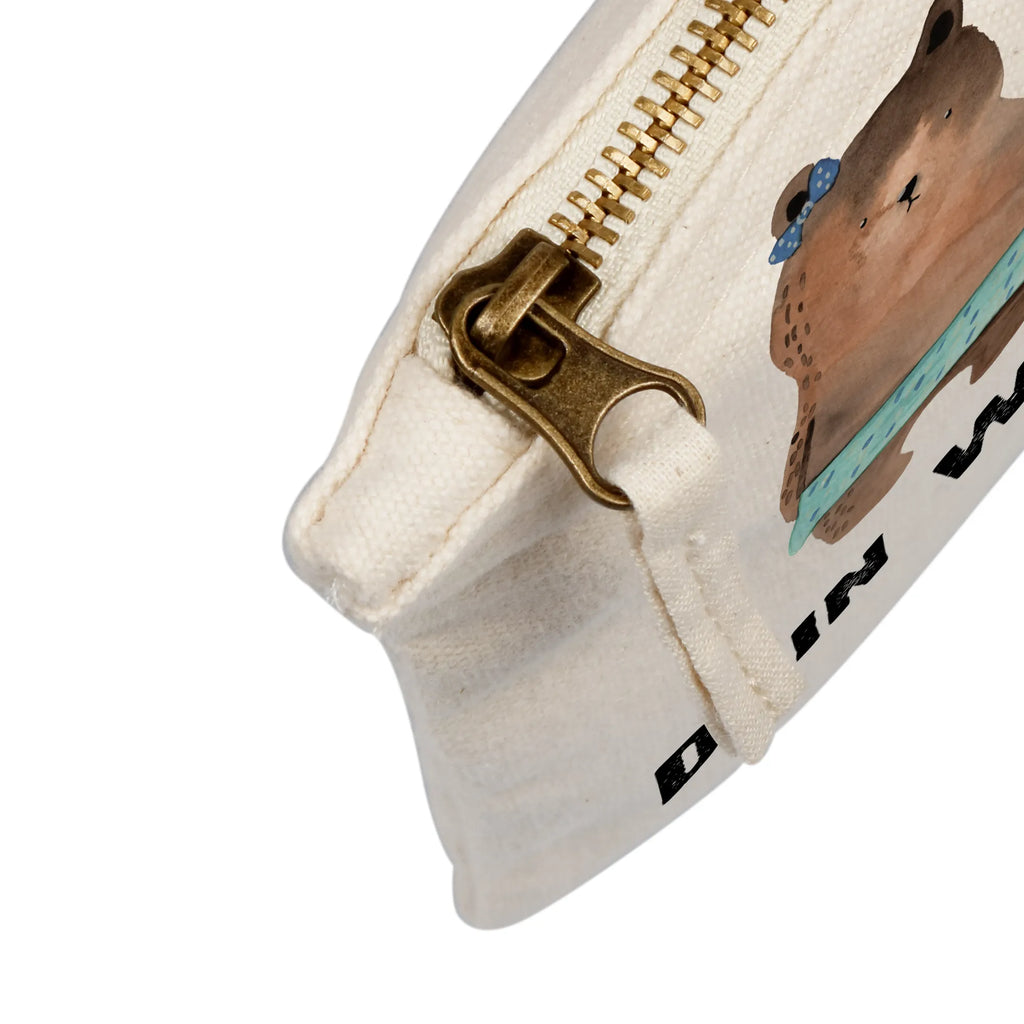 Personalisierte Schminktasche Bär Freundin Stiftetasche mit Wunschtext, Schminktasche Für Teenager Mit Namen, Make-Up Tasche Mit Name, Schminktasche Mit Fächern Personalisiert, Schminktasche Mit Muster Und Namen, Reise-Kosmetiktasche Mit Name, Aufbewahrung Für Schminke Mit Namen, Schminktäschchen Mit Initialen, Kulturbeutel Damen Personalisiert, Schminktasche Tiermotiv Mit Namen, Kosmetiktasche Zum Mitnehmen Mit Namen, Personalisierte Schminktasche, Schminkbeutel Mit Gravur, Schminktasche Groß Mit Wunschtext, Schminktasche Geschenk Personalisiert, Kosmetiktasche Für Handtasche Personalisiert, Schminktasche Mit Namen, Schminktasche Klein Personalisiert, Schminktasche Nachhaltig Mit Wunschtext, Schminktasche Für Mädchen Mit Wunschtext, Schminktasche Für Unterwegs Mit Wunschtext, Schminktasche Stoff Mit Namen, Schminktasche Zum Aufhängen Mit Name, Kosmetiktasche Organizer Mit Wunschtext, Schminktasche Mit Reißverschluss Und Namen, Schminktasche Mit Wunschtext, Schminktasche Blumen Mit Initialen, Schminktasche Für Unterwegs Mit Personalisierung, Schminktasche Leder Mit Gravur, Kosmetiktasche Personalisiert, Stifteaufbewahrung Personalisiert, Schminktasche Reise Mit Namen, Kosmetiktasche Damen Mit Namen, Teddy, Bär, Teddybär, Bär Freundin Beste Freund Liebe Liebesbeweis Verliebt Kumpel Kumpeliene