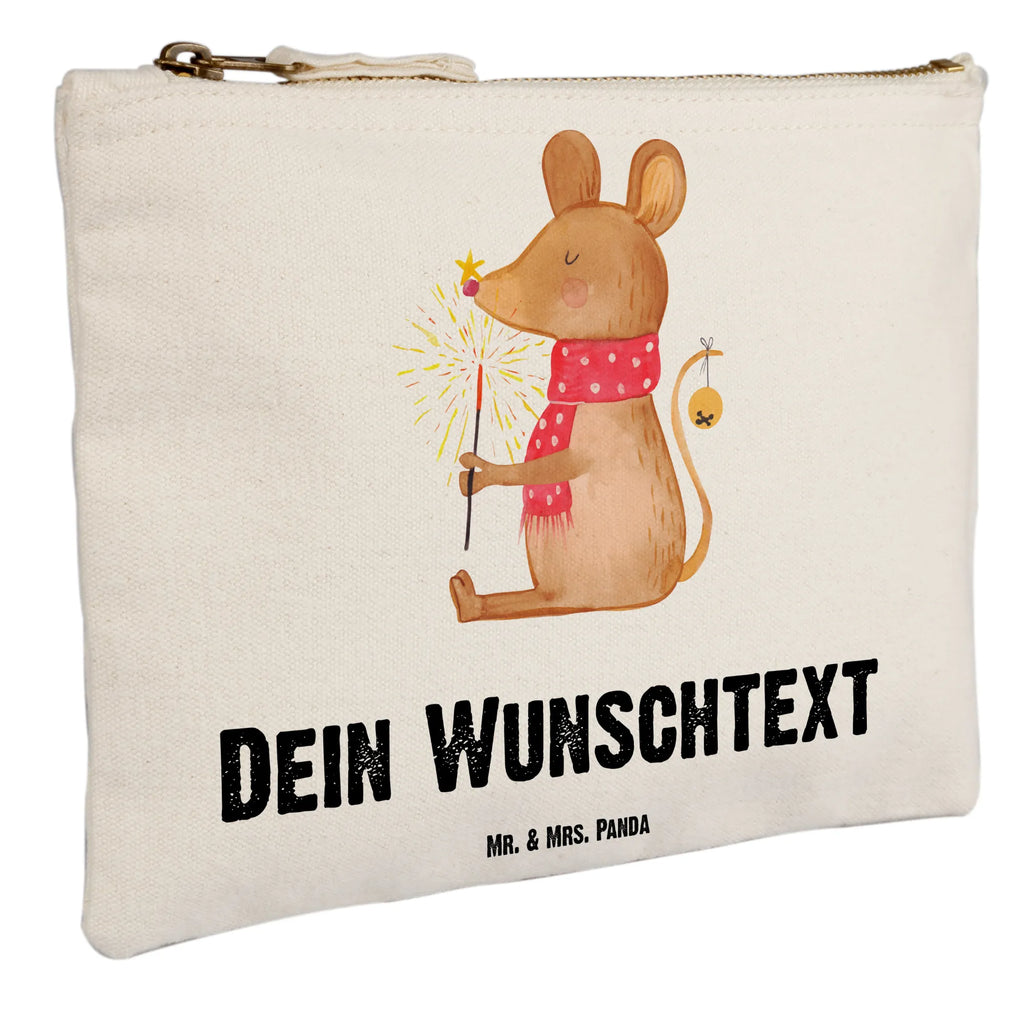 Personalisierte Schminktasche Maus Weihnachten Schminktasche Für Unterwegs Mit Personalisierung, Reise-Kosmetiktasche Mit Name, Kosmetiktasche Für Handtasche Personalisiert, Schminktasche Blumen Mit Initialen, Schminktasche Zum Aufhängen Mit Name, Schminktäschchen Mit Initialen, Schminktasche Geschenk Personalisiert, Schminkbeutel Mit Gravur, Schminktasche Für Unterwegs Mit Wunschtext, Kosmetiktasche Personalisiert, Schminktasche Stoff Mit Namen, Schminktasche Für Teenager Mit Namen, Kosmetiktasche Damen Mit Namen, Schminktasche Mit Reißverschluss Und Namen, Schminktasche Reise Mit Namen, Make-Up Tasche Mit Name, Aufbewahrung Für Schminke Mit Namen, Schminktasche Mit Wunschtext, Schminktasche Nachhaltig Mit Wunschtext, Personalisierte Schminktasche, Schminktasche Groß Mit Wunschtext, Schminktasche Mit Muster Und Namen, Stiftetasche mit Wunschtext, Schminktasche Tiermotiv Mit Namen, Kulturbeutel Damen Personalisiert, Schminktasche Für Mädchen Mit Wunschtext, Kosmetiktasche Zum Mitnehmen Mit Namen, Schminktasche Leder Mit Gravur, Schminktasche Mit Fächern Personalisiert, Schminktasche Klein Personalisiert, Schminktasche Mit Namen, Kosmetiktasche Organizer Mit Wunschtext, Stifteaufbewahrung Personalisiert, Weihnachten, Winter, Weihnachtsdeko, Nikolaus, Advent, Heiligabend, Wintermotiv, Maus, Weihnachtsmotiv, Weihnachtsgruß, Mäuschen, Weihnachtswunder, Frohe Weihnachten