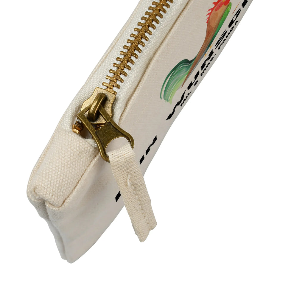 Personalisierte Schminktasche Hahn Korn Kulturbeutel Damen Personalisiert, Schminktasche Geschenk Personalisiert, Schminktasche Mit Fächern Personalisiert, Schminktasche Für Mädchen Mit Wunschtext, Schminktasche Stoff Mit Namen, Kosmetiktasche Damen Mit Namen, Schminktasche Leder Mit Gravur, Schminktasche Nachhaltig Mit Wunschtext, Stiftetasche mit Wunschtext, Schminktasche Mit Muster Und Namen, Schminktasche Klein Personalisiert, Stifteaufbewahrung Personalisiert, Schminktasche Tiermotiv Mit Namen, Kosmetiktasche Organizer Mit Wunschtext, Schminktasche Mit Reißverschluss Und Namen, Personalisierte Schminktasche, Schminktasche Für Unterwegs Mit Personalisierung, Kosmetiktasche Für Handtasche Personalisiert, Schminktasche Blumen Mit Initialen, Schminktasche Mit Wunschtext, Reise-Kosmetiktasche Mit Name, Schminktasche Zum Aufhängen Mit Name, Schminktasche Für Teenager Mit Namen, Schminktäschchen Mit Initialen, Make-Up Tasche Mit Name, Kosmetiktasche Zum Mitnehmen Mit Namen, Schminktasche Reise Mit Namen, Schminktasche Groß Mit Wunschtext, Schminktasche Mit Namen, Schminkbeutel Mit Gravur, Schminktasche Für Unterwegs Mit Wunschtext, Kosmetiktasche Personalisiert, Aufbewahrung Für Schminke Mit Namen, Bauernhof, Hoftiere, Landwirt, Landwirtin, Henne, Korn, Eier, Hahn, Natur