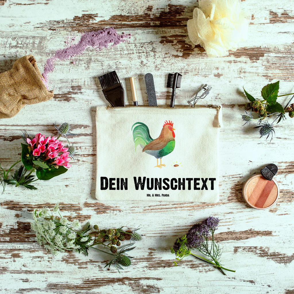 Personalisierte Schminktasche Hahn Korn Kulturbeutel Damen Personalisiert, Schminktasche Geschenk Personalisiert, Schminktasche Mit Fächern Personalisiert, Schminktasche Für Mädchen Mit Wunschtext, Schminktasche Stoff Mit Namen, Kosmetiktasche Damen Mit Namen, Schminktasche Leder Mit Gravur, Schminktasche Nachhaltig Mit Wunschtext, Stiftetasche mit Wunschtext, Schminktasche Mit Muster Und Namen, Schminktasche Klein Personalisiert, Stifteaufbewahrung Personalisiert, Schminktasche Tiermotiv Mit Namen, Kosmetiktasche Organizer Mit Wunschtext, Schminktasche Mit Reißverschluss Und Namen, Personalisierte Schminktasche, Schminktasche Für Unterwegs Mit Personalisierung, Kosmetiktasche Für Handtasche Personalisiert, Schminktasche Blumen Mit Initialen, Schminktasche Mit Wunschtext, Reise-Kosmetiktasche Mit Name, Schminktasche Zum Aufhängen Mit Name, Schminktasche Für Teenager Mit Namen, Schminktäschchen Mit Initialen, Make-Up Tasche Mit Name, Kosmetiktasche Zum Mitnehmen Mit Namen, Schminktasche Reise Mit Namen, Schminktasche Groß Mit Wunschtext, Schminktasche Mit Namen, Schminkbeutel Mit Gravur, Schminktasche Für Unterwegs Mit Wunschtext, Kosmetiktasche Personalisiert, Aufbewahrung Für Schminke Mit Namen, Bauernhof, Hoftiere, Landwirt, Landwirtin, Henne, Korn, Eier, Hahn, Natur