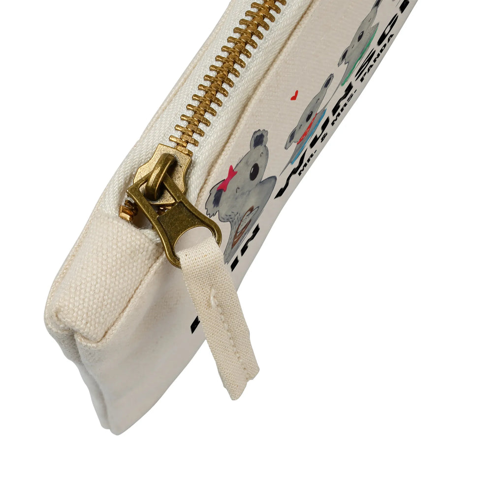 Personalisierte Schminktasche Koala Familie zwei Schminktasche Mit Fächern Personalisiert, Schminktasche Zum Aufhängen Mit Name, Schminktasche Für Teenager Mit Namen, Schminktasche Mit Namen, Schminktasche Klein Personalisiert, Schminktasche Für Unterwegs Mit Personalisierung, Aufbewahrung Für Schminke Mit Namen, Schminktasche Nachhaltig Mit Wunschtext, Kosmetiktasche Zum Mitnehmen Mit Namen, Stifteaufbewahrung Personalisiert, Schminktasche Für Mädchen Mit Wunschtext, Reise-Kosmetiktasche Mit Name, Schminktasche Mit Wunschtext, Schminktasche Reise Mit Namen, Kosmetiktasche Organizer Mit Wunschtext, Stiftetasche mit Wunschtext, Schminktasche Groß Mit Wunschtext, Schminktasche Leder Mit Gravur, Schminktasche Geschenk Personalisiert, Schminktasche Für Unterwegs Mit Wunschtext, Kulturbeutel Damen Personalisiert, Schminkbeutel Mit Gravur, Kosmetiktasche Personalisiert, Schminktäschchen Mit Initialen, Kosmetiktasche Damen Mit Namen, Schminktasche Tiermotiv Mit Namen, Schminktasche Stoff Mit Namen, Kosmetiktasche Für Handtasche Personalisiert, Schminktasche Mit Muster Und Namen, Personalisierte Schminktasche, Schminktasche Blumen Mit Initialen, Schminktasche Mit Reißverschluss Und Namen, Make-Up Tasche Mit Name, Muttertag, Vatertag, Mama, Papa, Oma, Opa, Familie, Schwester, Bruder, Familienzeit, Koalabär, Koalafamilie, Koala, Lieblingsfamilie, Beste Familie, Familienleben