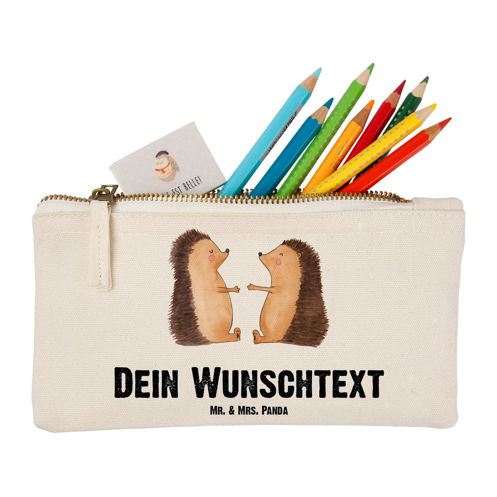 Personalisierte Schminktasche Igel Liebe Kosmetiktasche Zum Mitnehmen Mit Namen, Personalisierte Schminktasche, Schminktasche Stoff Mit Namen, Schminktasche Zum Aufhängen Mit Name, Kosmetiktasche Damen Mit Namen, Schminktasche Mit Fächern Personalisiert, Schminktasche Geschenk Personalisiert, Kosmetiktasche Personalisiert, Schminktäschchen Mit Initialen, Schminktasche Groß Mit Wunschtext, Reise-Kosmetiktasche Mit Name, Schminktasche Für Mädchen Mit Wunschtext, Schminktasche Mit Muster Und Namen, Schminktasche Blumen Mit Initialen, Schminkbeutel Mit Gravur, Kosmetiktasche Organizer Mit Wunschtext, Schminktasche Nachhaltig Mit Wunschtext, Schminktasche Reise Mit Namen, Kulturbeutel Damen Personalisiert, Schminktasche Klein Personalisiert, Kosmetiktasche Für Handtasche Personalisiert, Make-Up Tasche Mit Name, Schminktasche Tiermotiv Mit Namen, Aufbewahrung Für Schminke Mit Namen, Schminktasche Für Teenager Mit Namen, Schminktasche Mit Reißverschluss Und Namen, Schminktasche Mit Wunschtext, Stiftetasche mit Wunschtext, Schminktasche Für Unterwegs Mit Personalisierung, Schminktasche Mit Namen, Stifteaufbewahrung Personalisiert, Schminktasche Für Unterwegs Mit Wunschtext, Schminktasche Leder Mit Gravur, Liebe, Partner, Freund, Freundin, Ehemann, Ehefrau, Heiraten, Verlobung, Heiratsantrag, Liebesgeschenk, Jahrestag, Hocheitstag, Verliebt, Liebesbeweis, Igel, Verlobt, Verheiratet, Hochzeit, Hochzeitstag, Geschenk