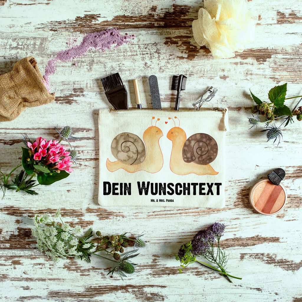 Personalised make-up bag Snails in love Kulturbeutel Damen Personalisiert, Schminktasche Für Teenager Mit Namen, Kosmetiktasche Organizer Mit Wunschtext, Schminktasche Groß Mit Wunschtext, Schminktasche Tiermotiv Mit Namen, Schminktasche Stoff Mit Namen, Schminktäschchen Mit Initialen, Make-Up Tasche Mit Name, Schminktasche Nachhaltig Mit Wunschtext, Schminktasche Klein Personalisiert, Schminktasche Mit Namen, Schminktasche Mit Reißverschluss Und Namen, Schminktasche Mit Fächern Personalisiert, Kosmetiktasche Für Handtasche Personalisiert, Kosmetiktasche Zum Mitnehmen Mit Namen, Schminktasche Leder Mit Gravur, Schminktasche Für Unterwegs Mit Personalisierung, Schminktasche Mit Wunschtext, Schminktasche Reise Mit Namen, Schminkbeutel Mit Gravur, Reise-Kosmetiktasche Mit Name, Schminktasche Für Mädchen Mit Wunschtext, Schminktasche Blumen Mit Initialen, Kosmetiktasche Damen Mit Namen, Schminktasche Zum Aufhängen Mit Name, Personalisierte Schminktasche, Aufbewahrung Für Schminke Mit Namen, Schminktasche Mit Muster Und Namen, Stifteaufbewahrung Personalisiert, Kosmetiktasche Personalisiert, Schminktasche Für Unterwegs Mit Wunschtext, Stiftetasche mit Wunschtext, Schminktasche Geschenk Personalisiert, Freundin, Freund, Liebe, Liebesgeschenk, Jahrestag, Verlobung, Partner, Ehemann, Ehefrau, Heiraten, Heiratsantrag, Hocheitstag