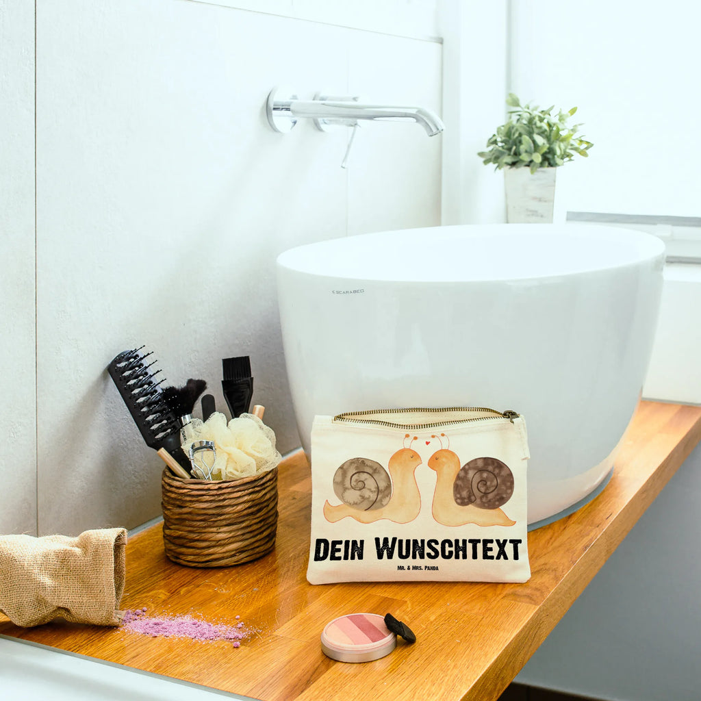 Personalised make-up bag Snails in love Kulturbeutel Damen Personalisiert, Schminktasche Für Teenager Mit Namen, Kosmetiktasche Organizer Mit Wunschtext, Schminktasche Groß Mit Wunschtext, Schminktasche Tiermotiv Mit Namen, Schminktasche Stoff Mit Namen, Schminktäschchen Mit Initialen, Make-Up Tasche Mit Name, Schminktasche Nachhaltig Mit Wunschtext, Schminktasche Klein Personalisiert, Schminktasche Mit Namen, Schminktasche Mit Reißverschluss Und Namen, Schminktasche Mit Fächern Personalisiert, Kosmetiktasche Für Handtasche Personalisiert, Kosmetiktasche Zum Mitnehmen Mit Namen, Schminktasche Leder Mit Gravur, Schminktasche Für Unterwegs Mit Personalisierung, Schminktasche Mit Wunschtext, Schminktasche Reise Mit Namen, Schminkbeutel Mit Gravur, Reise-Kosmetiktasche Mit Name, Schminktasche Für Mädchen Mit Wunschtext, Schminktasche Blumen Mit Initialen, Kosmetiktasche Damen Mit Namen, Schminktasche Zum Aufhängen Mit Name, Personalisierte Schminktasche, Aufbewahrung Für Schminke Mit Namen, Schminktasche Mit Muster Und Namen, Stifteaufbewahrung Personalisiert, Kosmetiktasche Personalisiert, Schminktasche Für Unterwegs Mit Wunschtext, Stiftetasche mit Wunschtext, Schminktasche Geschenk Personalisiert, Freundin, Freund, Liebe, Liebesgeschenk, Jahrestag, Verlobung, Partner, Ehemann, Ehefrau, Heiraten, Heiratsantrag, Hocheitstag