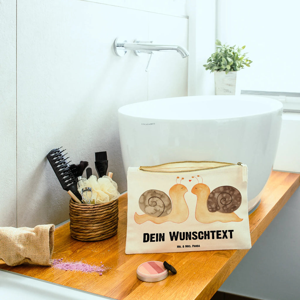 Personalised make-up bag Snails in love Kulturbeutel Damen Personalisiert, Schminktasche Für Teenager Mit Namen, Kosmetiktasche Organizer Mit Wunschtext, Schminktasche Groß Mit Wunschtext, Schminktasche Tiermotiv Mit Namen, Schminktasche Stoff Mit Namen, Schminktäschchen Mit Initialen, Make-Up Tasche Mit Name, Schminktasche Nachhaltig Mit Wunschtext, Schminktasche Klein Personalisiert, Schminktasche Mit Namen, Schminktasche Mit Reißverschluss Und Namen, Schminktasche Mit Fächern Personalisiert, Kosmetiktasche Für Handtasche Personalisiert, Kosmetiktasche Zum Mitnehmen Mit Namen, Schminktasche Leder Mit Gravur, Schminktasche Für Unterwegs Mit Personalisierung, Schminktasche Mit Wunschtext, Schminktasche Reise Mit Namen, Schminkbeutel Mit Gravur, Reise-Kosmetiktasche Mit Name, Schminktasche Für Mädchen Mit Wunschtext, Schminktasche Blumen Mit Initialen, Kosmetiktasche Damen Mit Namen, Schminktasche Zum Aufhängen Mit Name, Personalisierte Schminktasche, Aufbewahrung Für Schminke Mit Namen, Schminktasche Mit Muster Und Namen, Stifteaufbewahrung Personalisiert, Kosmetiktasche Personalisiert, Schminktasche Für Unterwegs Mit Wunschtext, Stiftetasche mit Wunschtext, Schminktasche Geschenk Personalisiert, Freundin, Freund, Liebe, Liebesgeschenk, Jahrestag, Verlobung, Partner, Ehemann, Ehefrau, Heiraten, Heiratsantrag, Hocheitstag