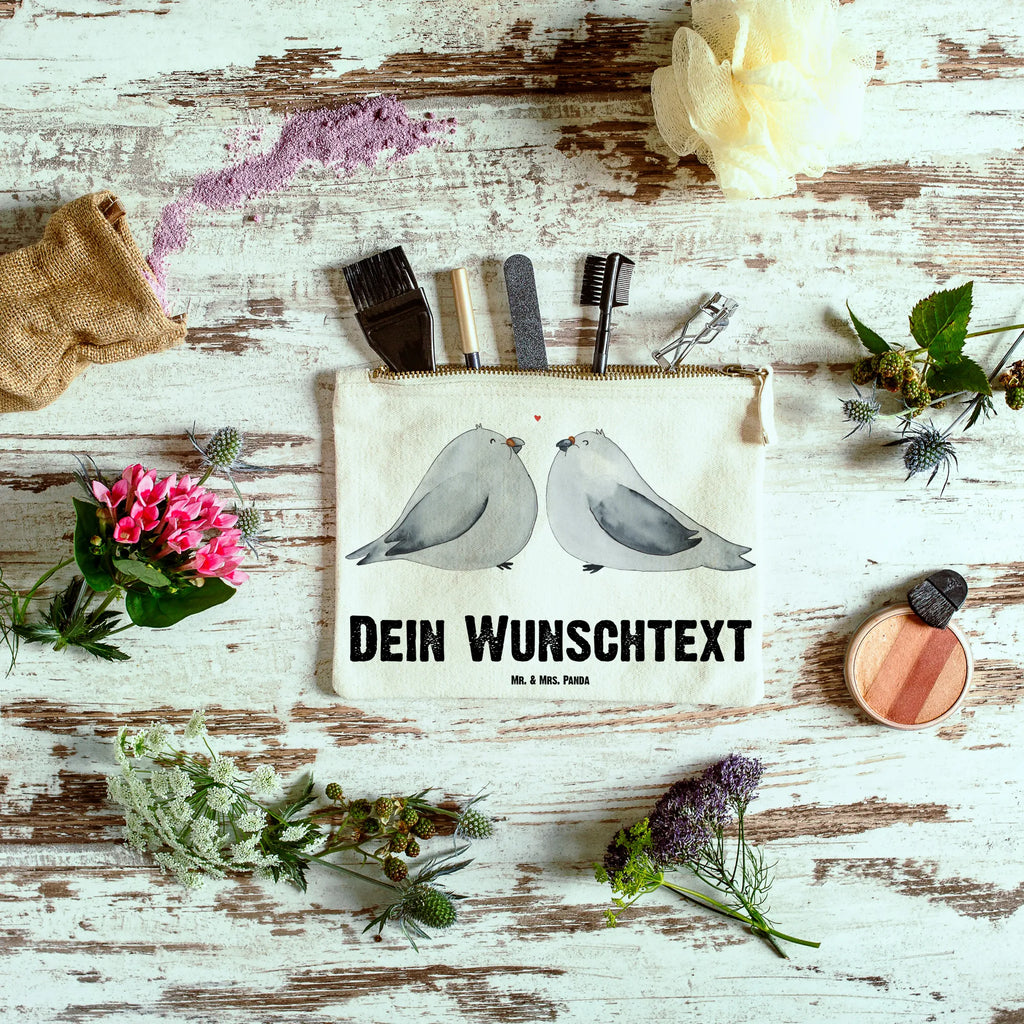 Personalisierte Schminktasche Turteltauben Liebe Kosmetiktasche Personalisiert, Schminktasche Mit Reißverschluss Und Namen, Stifteaufbewahrung Personalisiert, Schminktasche Für Unterwegs Mit Personalisierung, Schminktasche Für Teenager Mit Namen, Aufbewahrung Für Schminke Mit Namen, Schminktasche Mit Muster Und Namen, Reise-Kosmetiktasche Mit Name, Kosmetiktasche Zum Mitnehmen Mit Namen, Schminktasche Für Unterwegs Mit Wunschtext, Schminktasche Nachhaltig Mit Wunschtext, Schminktasche Leder Mit Gravur, Kosmetiktasche Organizer Mit Wunschtext, Make-Up Tasche Mit Name, Kosmetiktasche Damen Mit Namen, Schminktasche Mit Fächern Personalisiert, Schminktasche Tiermotiv Mit Namen, Schminkbeutel Mit Gravur, Schminktasche Stoff Mit Namen, Schminktasche Für Mädchen Mit Wunschtext, Schminktasche Groß Mit Wunschtext, Schminktasche Mit Wunschtext, Schminktasche Mit Namen, Personalisierte Schminktasche, Schminktasche Blumen Mit Initialen, Stiftetasche mit Wunschtext, Schminktasche Reise Mit Namen, Schminktasche Zum Aufhängen Mit Name, Schminktasche Klein Personalisiert, Schminktasche Geschenk Personalisiert, Schminktäschchen Mit Initialen, Kulturbeutel Damen Personalisiert, Kosmetiktasche Für Handtasche Personalisiert, Freundin, Freund, Liebe, Liebesgeschenk, Jahrestag, Verlobung, Partner, Ehemann, Ehefrau, Heiraten, Heiratsantrag, Hocheitstag, Verliebt, Geschenk Freund, Liebesbeweis, Geschenk Freundin, Tauben, Turteltäubchen, Verheiratet, Geschenk Hochzeit, Hochzeitstag, Verlobt, Turteltauben