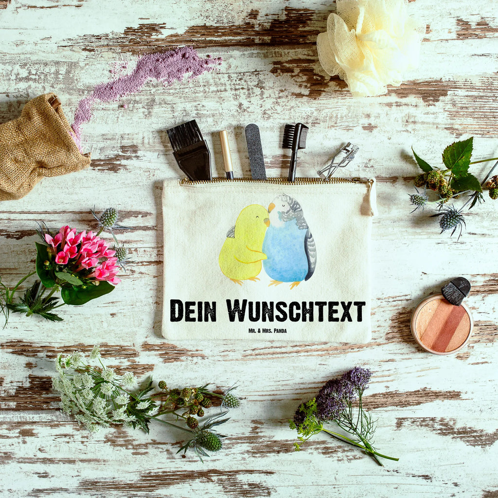 Personalisierte Schminktasche Wellensittich Liebe Stiftetasche mit Wunschtext, Kosmetiktasche Für Handtasche Personalisiert, Schminktasche Geschenk Personalisiert, Kosmetiktasche Organizer Mit Wunschtext, Schminkbeutel Mit Gravur, Schminktasche Groß Mit Wunschtext, Schminktasche Leder Mit Gravur, Schminktasche Mit Fächern Personalisiert, Aufbewahrung Für Schminke Mit Namen, Stifteaufbewahrung Personalisiert, Kosmetiktasche Personalisiert, Schminktasche Für Teenager Mit Namen, Schminktasche Für Mädchen Mit Wunschtext, Schminktasche Klein Personalisiert, Schminktasche Mit Wunschtext, Schminktasche Stoff Mit Namen, Schminktasche Mit Namen, Kosmetiktasche Damen Mit Namen, Schminktasche Zum Aufhängen Mit Name, Schminktasche Mit Muster Und Namen, Reise-Kosmetiktasche Mit Name, Schminktasche Reise Mit Namen, Schminktasche Blumen Mit Initialen, Personalisierte Schminktasche, Kosmetiktasche Zum Mitnehmen Mit Namen, Schminktasche Für Unterwegs Mit Personalisierung, Schminktasche Für Unterwegs Mit Wunschtext, Make-Up Tasche Mit Name, Schminktasche Tiermotiv Mit Namen, Schminktäschchen Mit Initialen, Schminktasche Nachhaltig Mit Wunschtext, Schminktasche Mit Reißverschluss Und Namen, Kulturbeutel Damen Personalisiert, Liebe, Partner, Freund, Freundin, Ehemann, Ehefrau, Heiraten, Verlobung, Heiratsantrag, Liebesgeschenk, Jahrestag, Hocheitstag, Nähe, Vertrauen, Kuscheln, Wellensittich, Vögel