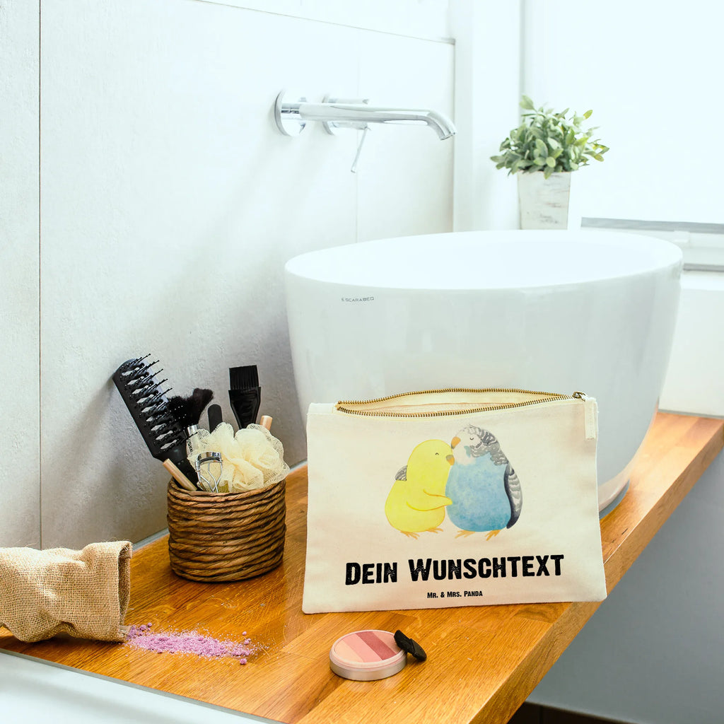 Personalisierte Schminktasche Wellensittich Liebe Stiftetasche mit Wunschtext, Kosmetiktasche Für Handtasche Personalisiert, Schminktasche Geschenk Personalisiert, Kosmetiktasche Organizer Mit Wunschtext, Schminkbeutel Mit Gravur, Schminktasche Groß Mit Wunschtext, Schminktasche Leder Mit Gravur, Schminktasche Mit Fächern Personalisiert, Aufbewahrung Für Schminke Mit Namen, Stifteaufbewahrung Personalisiert, Kosmetiktasche Personalisiert, Schminktasche Für Teenager Mit Namen, Schminktasche Für Mädchen Mit Wunschtext, Schminktasche Klein Personalisiert, Schminktasche Mit Wunschtext, Schminktasche Stoff Mit Namen, Schminktasche Mit Namen, Kosmetiktasche Damen Mit Namen, Schminktasche Zum Aufhängen Mit Name, Schminktasche Mit Muster Und Namen, Reise-Kosmetiktasche Mit Name, Schminktasche Reise Mit Namen, Schminktasche Blumen Mit Initialen, Personalisierte Schminktasche, Kosmetiktasche Zum Mitnehmen Mit Namen, Schminktasche Für Unterwegs Mit Personalisierung, Schminktasche Für Unterwegs Mit Wunschtext, Make-Up Tasche Mit Name, Schminktasche Tiermotiv Mit Namen, Schminktäschchen Mit Initialen, Schminktasche Nachhaltig Mit Wunschtext, Schminktasche Mit Reißverschluss Und Namen, Kulturbeutel Damen Personalisiert, Liebe, Partner, Freund, Freundin, Ehemann, Ehefrau, Heiraten, Verlobung, Heiratsantrag, Liebesgeschenk, Jahrestag, Hocheitstag, Nähe, Vertrauen, Kuscheln, Wellensittich, Vögel