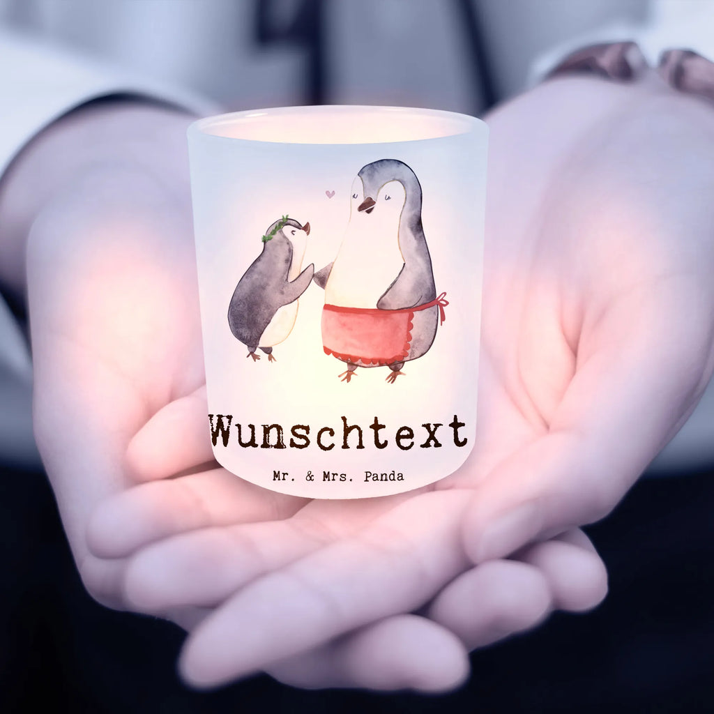 Personalisiertes Windlicht Pinguin Beste Mami der Welt Windlicht Glas mit Wunschtext, Windlicht Klein, Windlicht Geschenk, Windlicht Boho, Teelichthalter Outdoor mit Namen, Windlicht Skandinavisch, Windlicht mit Namen, Windlicht Balkon, Teelicht Glas mit Namen, Windlicht Vintage mit Namen, Windlicht Outdoor, Windlicht Modern, Windlicht Für Draußen, Windlicht Romantisch, Windlicht Design, Teelichthalter für draußen selber gestalten, Windlicht Wohnzimmer, Windlicht Garten mit Namen, Windlicht Groß, Teelichthalter mit Namen, Windlicht Nachhaltig, Teelichthalter mit Wunschtext, Windlicht Terrasse, Windlicht Draußen selber gestalten, Windlicht Laterne, Windlichter mit Namen, Windlicht Kerzenhalter, Windlicht Handgemacht, Windlicht Dekoration mit Namen, für, Dankeschön, Geschenk, Schenken, Geburtstag, Geburtstagsgeschenk, Geschenkidee, Danke, Bedanken, Mitbringsel, Freude machen, Geschenktipp, Muttertag, Ma, Supermama, Beste, Tochter, Mami, Beste Mama, Mama, Mutti, Sohn, Mutter