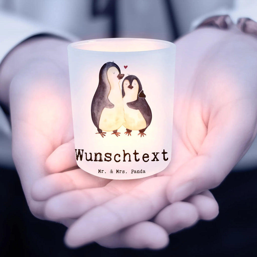 Personalisiertes Windlicht Pinguin Bester Mann der Welt Teelicht Glas mit Namen, Windlicht Boho, Windlicht Outdoor, Windlicht Nachhaltig, Windlicht Skandinavisch, Windlicht Laterne, Windlicht Geschenk, Windlicht mit Namen, Teelichthalter Outdoor mit Namen, Windlicht Glas mit Wunschtext, Windlicht Groß, Windlichter mit Namen, Windlicht Balkon, Teelichthalter mit Namen, Windlicht Garten mit Namen, Windlicht Handgemacht, Teelichthalter für draußen selber gestalten, Windlicht Modern, Windlicht Dekoration mit Namen, Windlicht Wohnzimmer, Windlicht Klein, Windlicht Design, Windlicht Draußen selber gestalten, Windlicht Kerzenhalter, Windlicht Terrasse, Windlicht Romantisch, Windlicht Vintage mit Namen, Teelichthalter mit Wunschtext, Windlicht Für Draußen, für, Dankeschön, Geschenk, Schenken, Geburtstag, Geburtstagsgeschenk, Geschenkidee, Danke, Bedanken, Mitbringsel, Freude machen, Geschenktipp, Liebling, Ehepartner, Ehemann, Freund, Gatte, Mann, Lebensgefährte, Partner, Ehe, Bräutigam, Beste, Kleinigkeit, Traummann