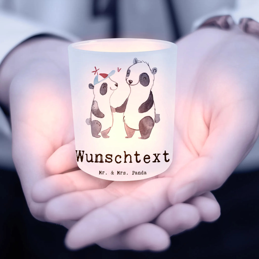Personalisiertes Windlicht Panda Bester Vater der Welt Windlicht Vintage mit Namen, Windlicht mit Namen, Windlicht Klein, Teelichthalter mit Namen, Teelichthalter für draußen selber gestalten, Windlicht Groß, Windlicht Nachhaltig, Windlichter mit Namen, Teelicht Glas mit Namen, Windlicht Kerzenhalter, Windlicht Dekoration mit Namen, Windlicht Geschenk, Windlicht Glas mit Wunschtext, Windlicht Balkon, Windlicht Für Draußen, Windlicht Modern, Teelichthalter Outdoor mit Namen, Windlicht Handgemacht, Teelichthalter mit Wunschtext, Windlicht Boho, Windlicht Laterne, Windlicht Wohnzimmer, Windlicht Design, Windlicht Garten mit Namen, Windlicht Draußen selber gestalten, Windlicht Outdoor, Windlicht Skandinavisch, Windlicht Terrasse, Windlicht Romantisch, für, Dankeschön, Geschenk, Schenken, Geburtstag, Geburtstagsgeschenk, Geschenkidee, Danke, Bedanken, Mitbringsel, Freude machen, Geschenktipp, Vater, Geschenk Vater, Papi, Paps, Bester, Kleinigkeit, Daddy, Dad, Papa, Mann, Eltern, Familie, Vati