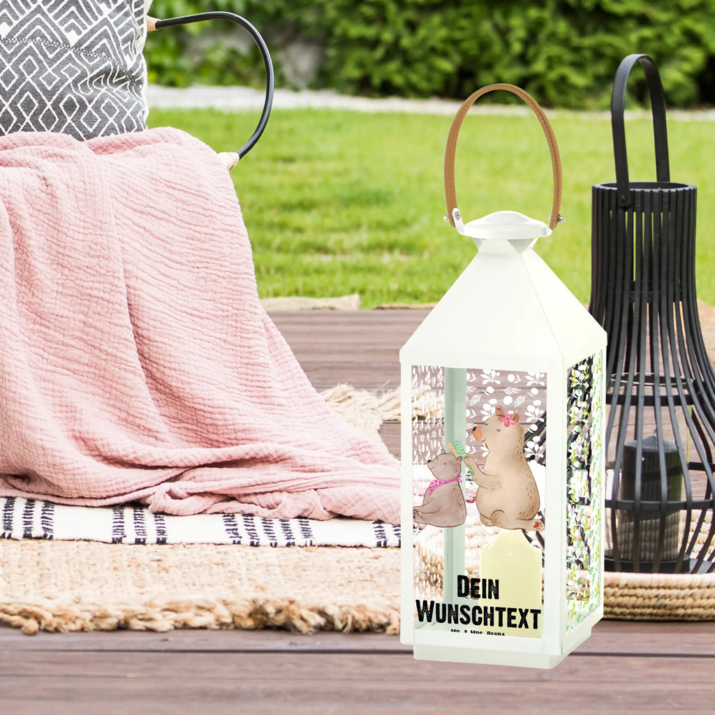 Personalisierte Deko Laterne Bär mit Kind Moderne Laterne Mit Namen, Vintage-Laterne Personalisiert, Spiegelglas-Laterne Mit Namensdruck, Hängelaterne Deko Mit Namen, Laterne Mit Blumenmotiv Und Wunschname, Windlichtlaterne Mit Namensgravur, Laterne Mit Sternenmuster Und Namen, Laterne Mit Griff Und Wunschname, Skandinavische Laterne Mit Namen, Terrasse-Laterne Mit Wunschnamen, Minimalistische Laterne Mit Namen, XXL-Laterne Mit Wunschname, LED-Laterne Mit Namensgravur, Orientalische Laterne Mit Namensdruck, Landhausstil-Laterne Mit Namen, Stellbare Laterne Mit Namen, Maritim-Laterne Mit Wunschname, Deko Laterne Mit Namen, Lichterlaterne Mit Wunschname, Tischlaterne Mit Wunschname, Innenraum-Laterne Mit Namen, Beleuchtete Laterne Mit Namen, Wetterfeste Laterne Mit Wunschname, Romantische Laterne Mit Wunschname, Kerzenlaterne Mit Namensdruck, Gartenlaterne Personalisiert, Klassische Laterne Mit Namensgravur, Hängelaterne Mit Namensgravur, Weiße Laterne Mit Wunschname, Dekolaterne Mit Wunschname, Laterne Deko Mit Namen, Shabby-Chic-Laterne Mit Wunschname, Motivlaterne Mit Namensgravur, Kleine Laterne Mit Namensdruck, Rustikale Laterne Mit Namensgravur, Teelichthalter Laterne Mit Wunschname, Pastellfarbene Laterne Mit Namensdruck, Outdoor-Laterne Mit Wunschname, Personalisierte Deko Laterne, Lichterkettenlaterne Mit Namen, Glaslaterne Mit Wunschname, Laternenwindlicht Mit Namen, Holzlaterne Mit Namensdruck, Metalllaterne Mit Namen, Laternen-Set Personalisiert, Familie, Vatertag, Muttertag, Bruder, Schwester, Mama, Papa, Oma, Opa, Mutti, Geschenk, Mutter