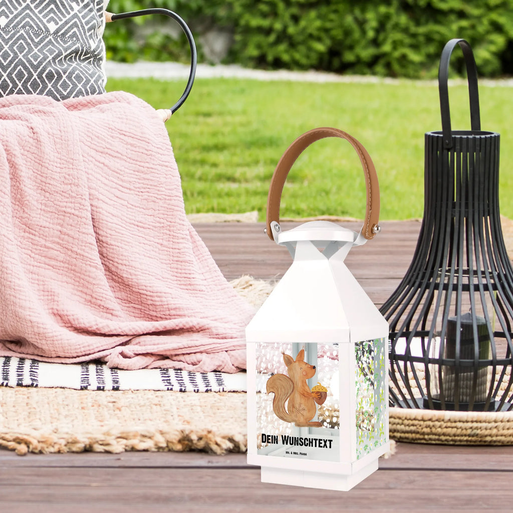 Personalisierte Deko Laterne Eichhörnchen Weihnachten Laterne Mit Blumenmotiv Und Wunschname, Kleine Laterne Mit Namensdruck, Terrasse-Laterne Mit Wunschnamen, Windlichtlaterne Mit Namensgravur, Glaslaterne Mit Wunschname, Weiße Laterne Mit Wunschname, Motivlaterne Mit Namensgravur, Moderne Laterne Mit Namen, Romantische Laterne Mit Wunschname, Landhausstil-Laterne Mit Namen, Outdoor-Laterne Mit Wunschname, Innenraum-Laterne Mit Namen, Maritim-Laterne Mit Wunschname, Spiegelglas-Laterne Mit Namensdruck, Wetterfeste Laterne Mit Wunschname, Laterne Mit Griff Und Wunschname, Teelichthalter Laterne Mit Wunschname, Hängelaterne Mit Namensgravur, Stellbare Laterne Mit Namen, Beleuchtete Laterne Mit Namen, Holzlaterne Mit Namensdruck, Kerzenlaterne Mit Namensdruck, Tischlaterne Mit Wunschname, Lichterlaterne Mit Wunschname, Lichterkettenlaterne Mit Namen, Metalllaterne Mit Namen, Laterne Deko Mit Namen, Dekolaterne Mit Wunschname, Orientalische Laterne Mit Namensdruck, Deko Laterne Mit Namen, Gartenlaterne Personalisiert, Vintage-Laterne Personalisiert, Laternenwindlicht Mit Namen, Minimalistische Laterne Mit Namen, Hängelaterne Deko Mit Namen, XXL-Laterne Mit Wunschname, Pastellfarbene Laterne Mit Namensdruck, LED-Laterne Mit Namensgravur, Personalisierte Deko Laterne, Klassische Laterne Mit Namensgravur, Laternen-Set Personalisiert, Skandinavische Laterne Mit Namen, Shabby-Chic-Laterne Mit Wunschname, Rustikale Laterne Mit Namensgravur, Laterne Mit Sternenmuster Und Namen, Winter, Weihnachten, Weihnachtsdeko, Nikolaus, Advent, Heiligabend, Wintermotiv, Frohes neues Jahr, Frohe Weihnachten, Guten Rutsch, Weihnachtsmotiv, Weihnachtsgruß, Neujahr, Vogel