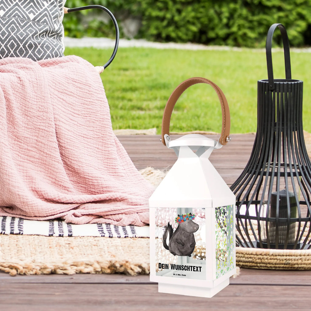 Personalisierte Deko Laterne Stinktier Blumenmaedchen Personalisierte Deko Laterne, Orientalische Laterne Mit Namensdruck, Laternen-Set Personalisiert, Laternenwindlicht Mit Namen, Romantische Laterne Mit Wunschname, LED-Laterne Mit Namensgravur, Laterne Mit Sternenmuster Und Namen, XXL-Laterne Mit Wunschname, Landhausstil-Laterne Mit Namen, Maritim-Laterne Mit Wunschname, Teelichthalter Laterne Mit Wunschname, Motivlaterne Mit Namensgravur, Klassische Laterne Mit Namensgravur, Stellbare Laterne Mit Namen, Glaslaterne Mit Wunschname, Shabby-Chic-Laterne Mit Wunschname, Laterne Mit Griff Und Wunschname, Wetterfeste Laterne Mit Wunschname, Outdoor-Laterne Mit Wunschname, Kerzenlaterne Mit Namensdruck, Hängeleuchte, Tischlaterne Mit Wunschname, Dekolaterne Mit Wunschname, Lichterlaterne Mit Wunschname, Windlichtlaterne Mit Namensgravur, Beleuchtete Laterne Mit Namen, Gartenlaterne Personalisiert, Laterne Mit Blumenmotiv Und Wunschname, Deko Laterne, Kleine Laterne Mit Namensdruck, Lichterkettenlaterne Mit Namen, Weiße Laterne Mit Wunschname, Skandinavische Laterne Mit Namen, Deko Laterne Mit Namen, Rustikale Laterne Mit Namensgravur, Minimalistische Laterne Mit Namen, Metalllaterne Mit Namen, Terrasse-Laterne Mit Wunschnamen, Moderne Laterne Mit Namen, Metall Laterne, Pastellfarbene Laterne Mit Namensdruck, Windlicht, Laterne Deko Mit Namen, Innenraum-Laterne Mit Namen, Vintage-Laterne Personalisiert, Leuchten, Hängelaterne Deko Mit Namen, Holzlaterne Mit Namensdruck, Hängelaterne Mit Namensgravur, Spiegelglas-Laterne Mit Namensdruck, Stinktier, Skunk, Stinker, Yoga, Wildtier, Raubtier, Namaste, Stinki